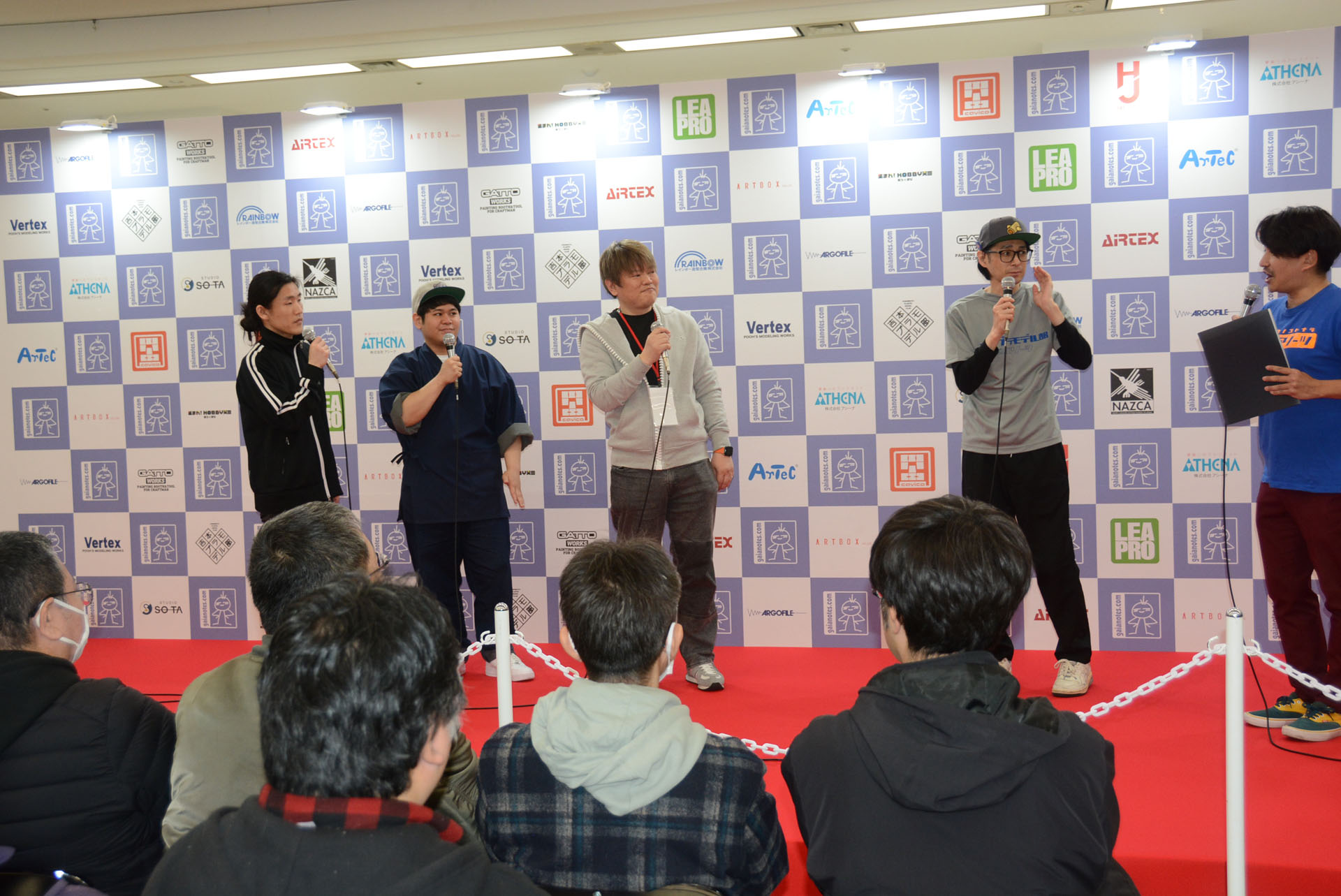 鈴木氏は吉本プラモデル部とこれまでのガイアノーツの歩みを振り返った