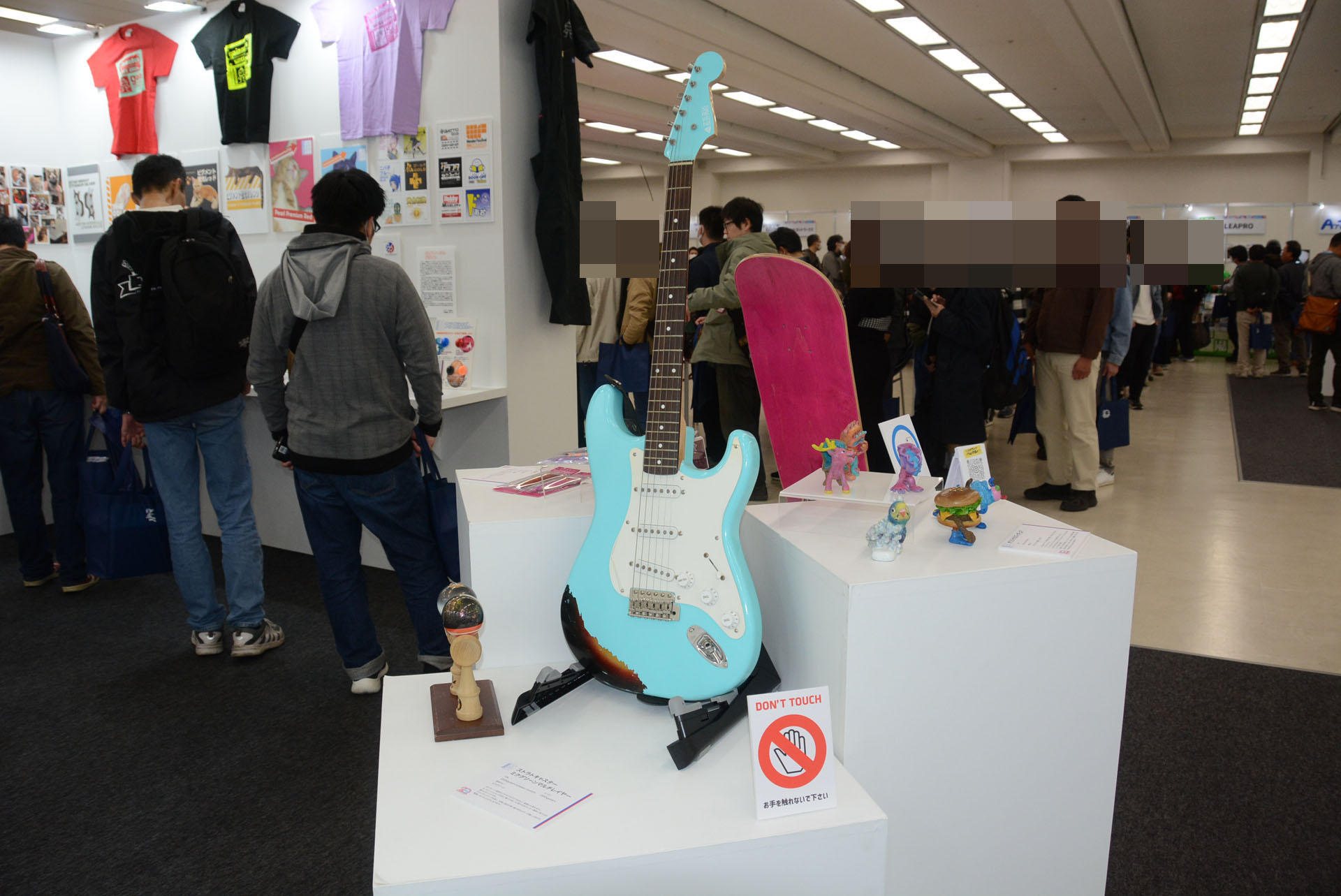 ガイアノーツのこれまでの商品が一堂に会しており、来場者はこれまでのガイアノーツの活動を確認できた