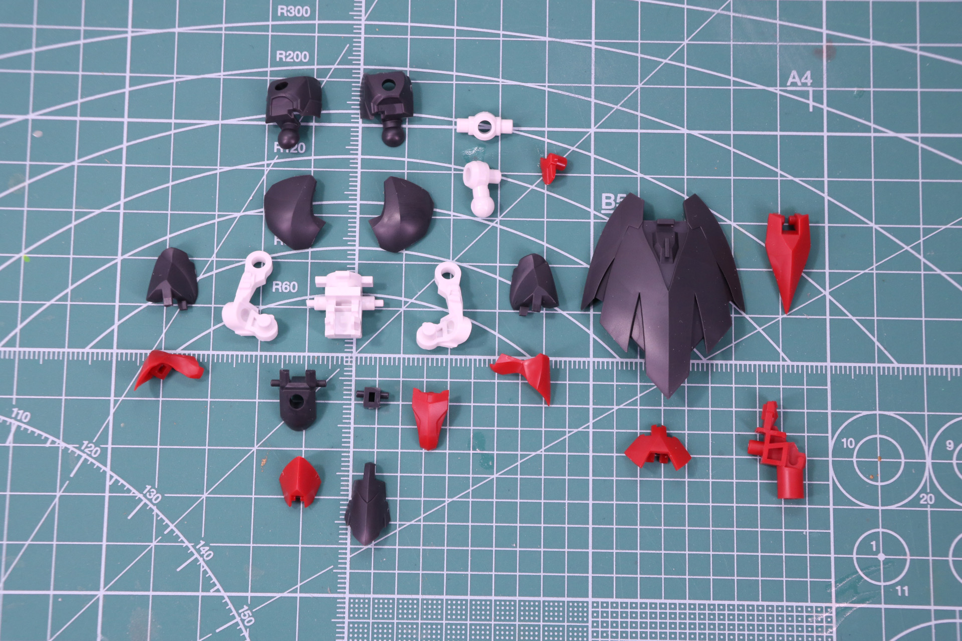 腹部、腰部の組み立て