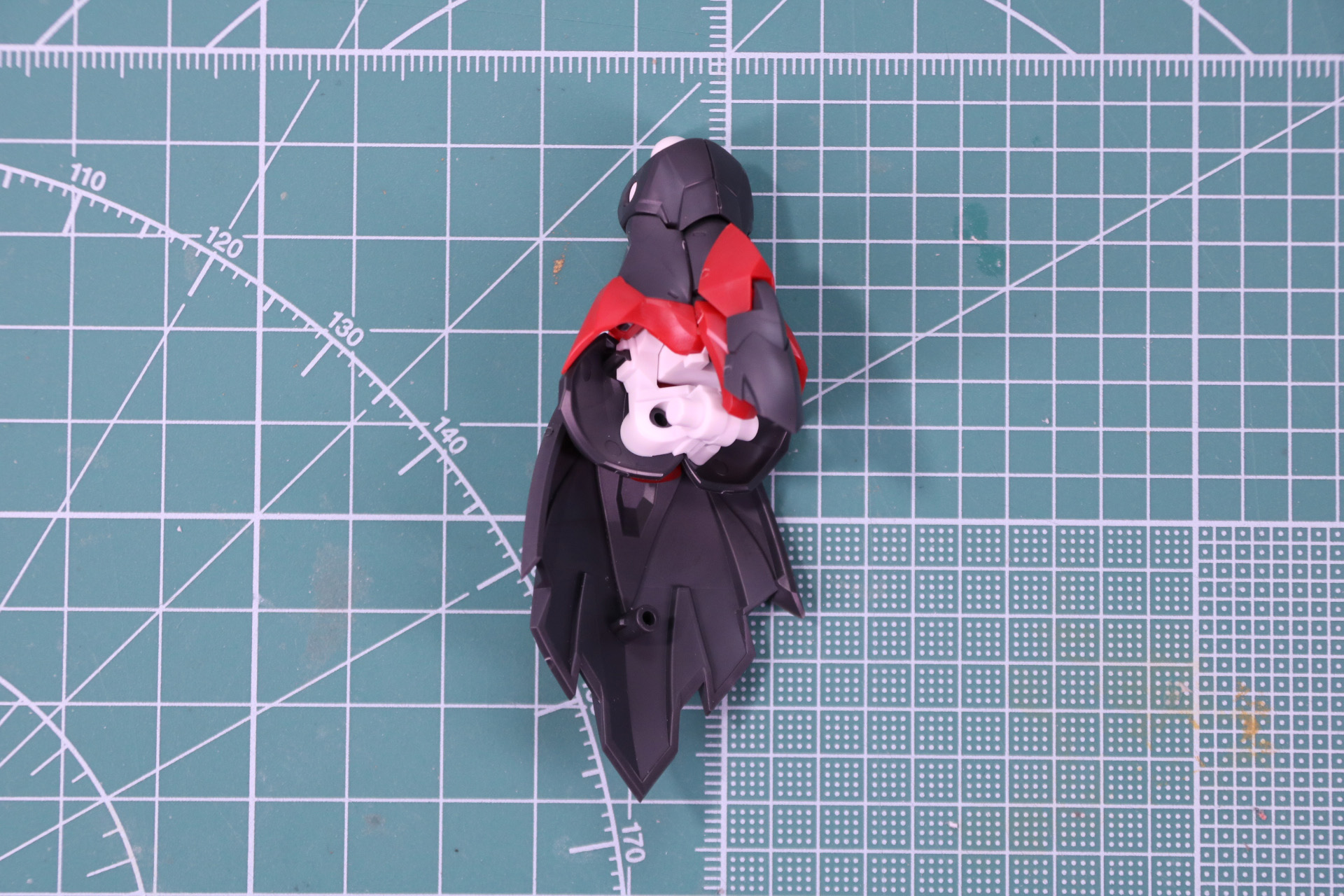 腹部、腰部の組み立て