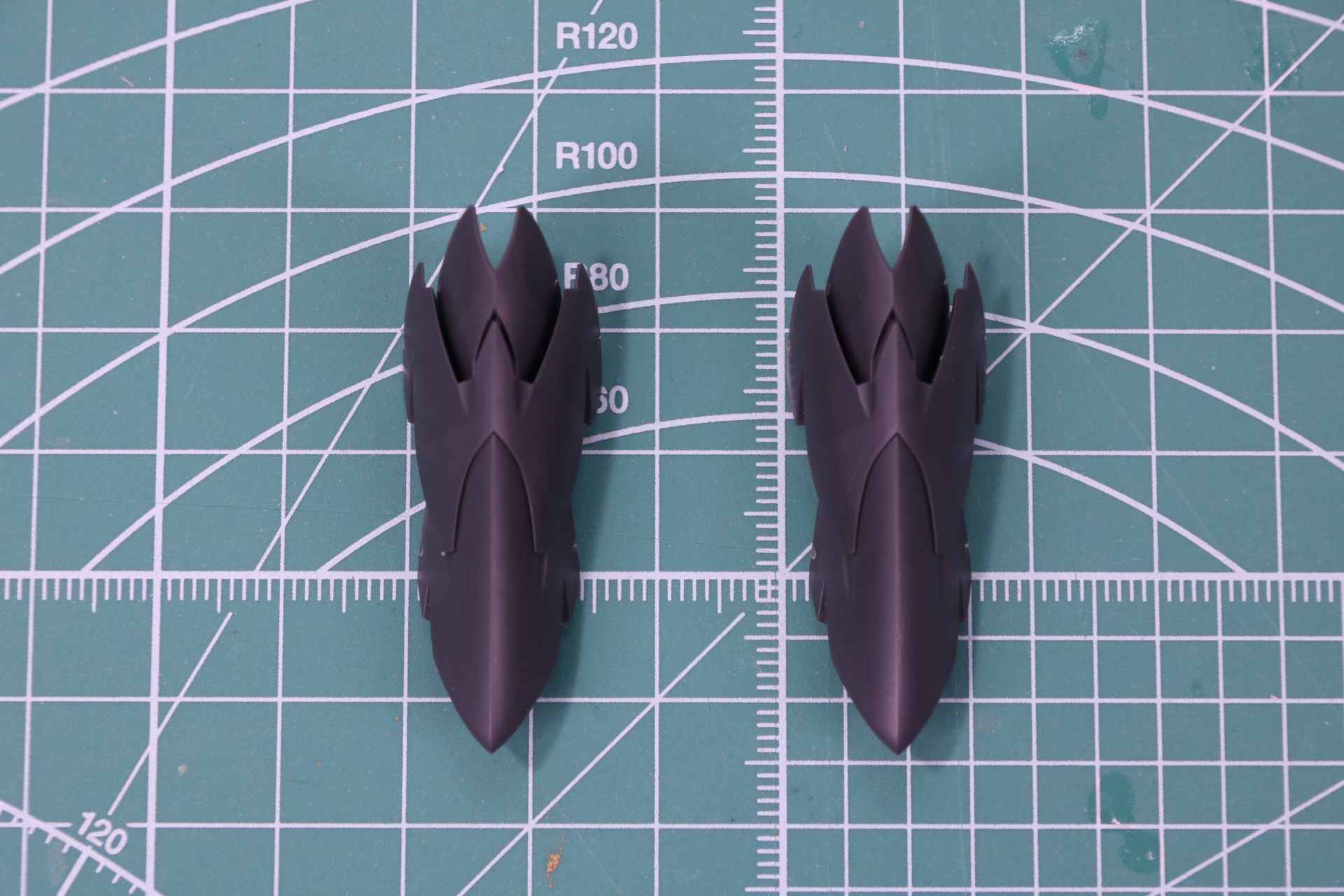 肩アーマーの組み立て