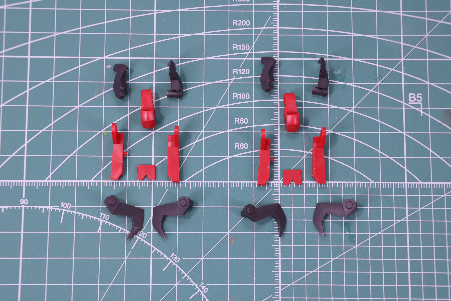 足先パーツの組み立て