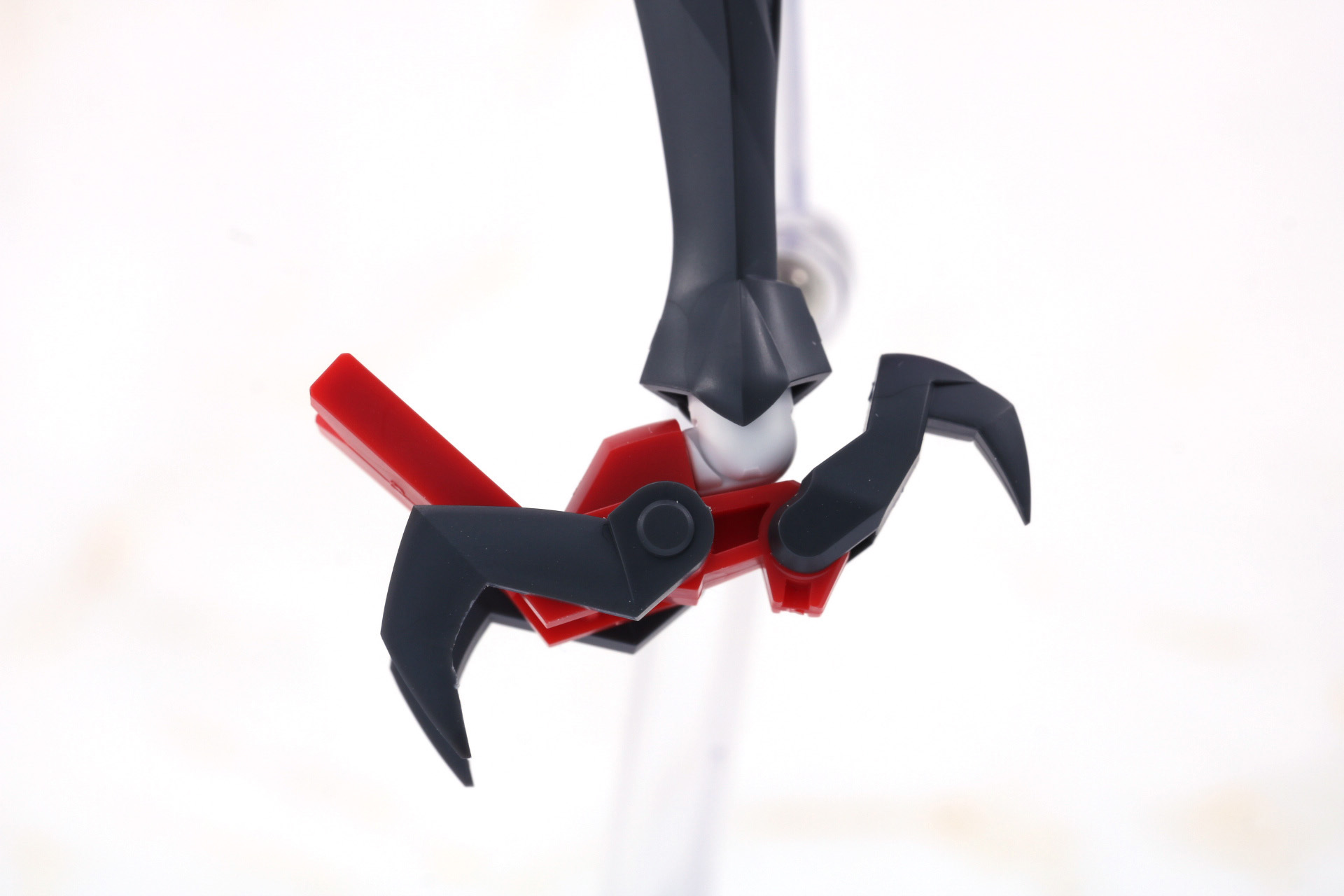 足元の可動。「ハンティングモード」から「高下駄モード」へ