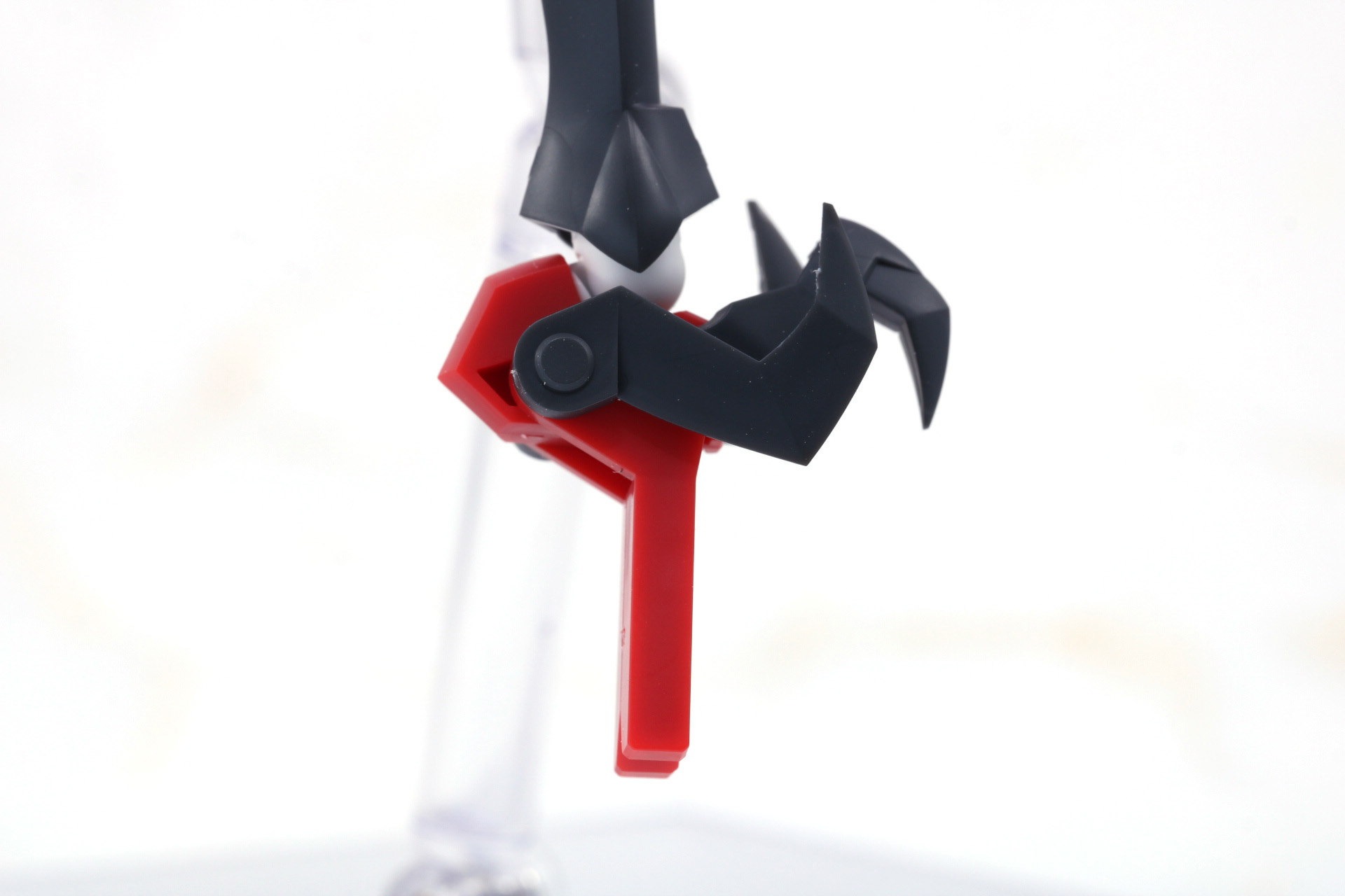 足元の可動。「ハンティングモード」から「高下駄モード」へ