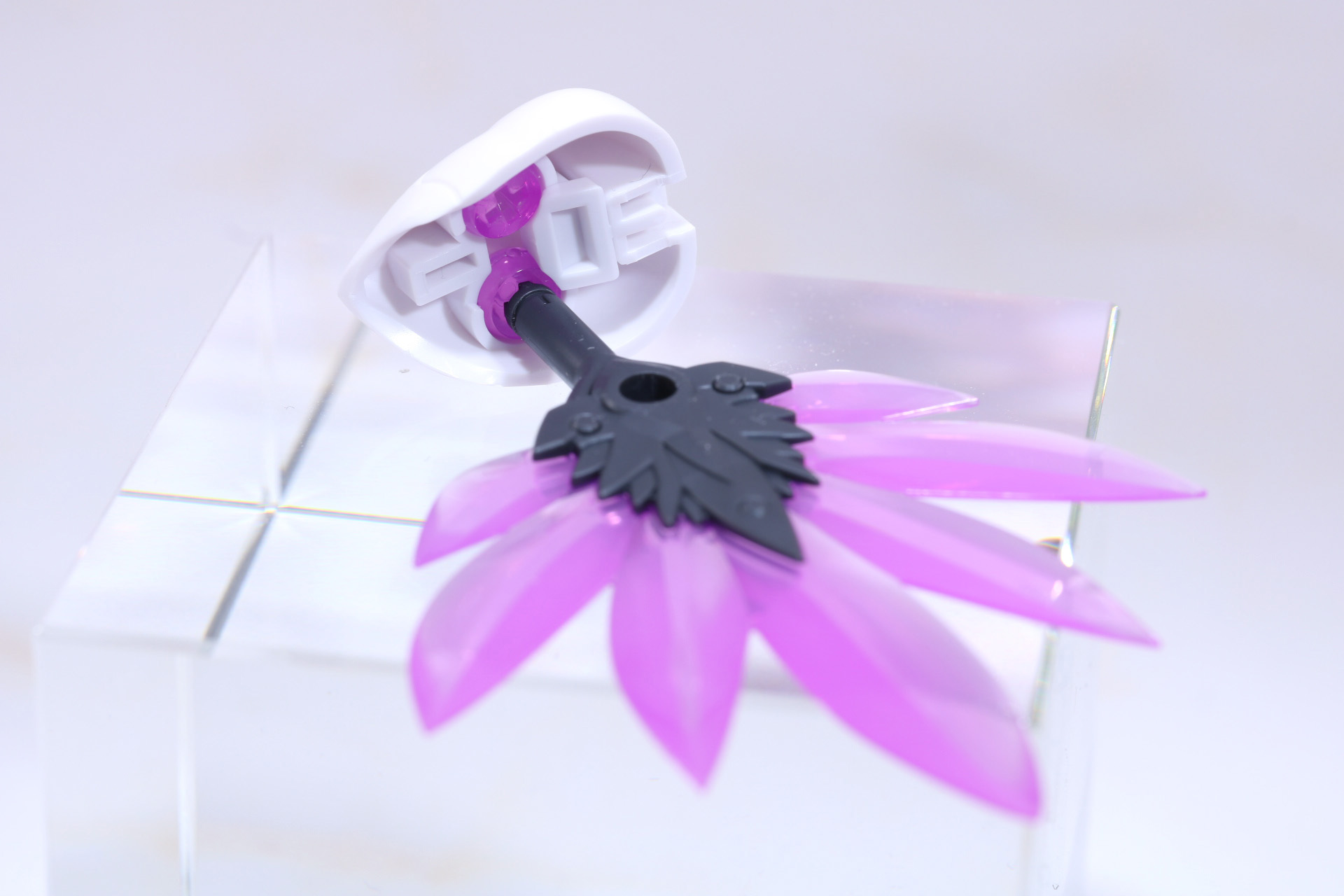 団扇の柄の部分を使うことで、視線を変更できる