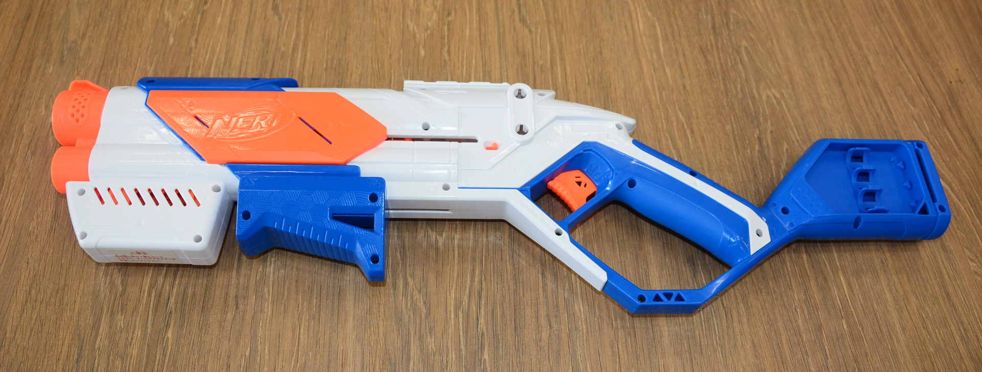 2024年7月発売の「ストライクバック」は、価格5,000円。個人的にイチオシブラスター。命中率もいいがショットガンタイプでコッキングも楽しいぞ！