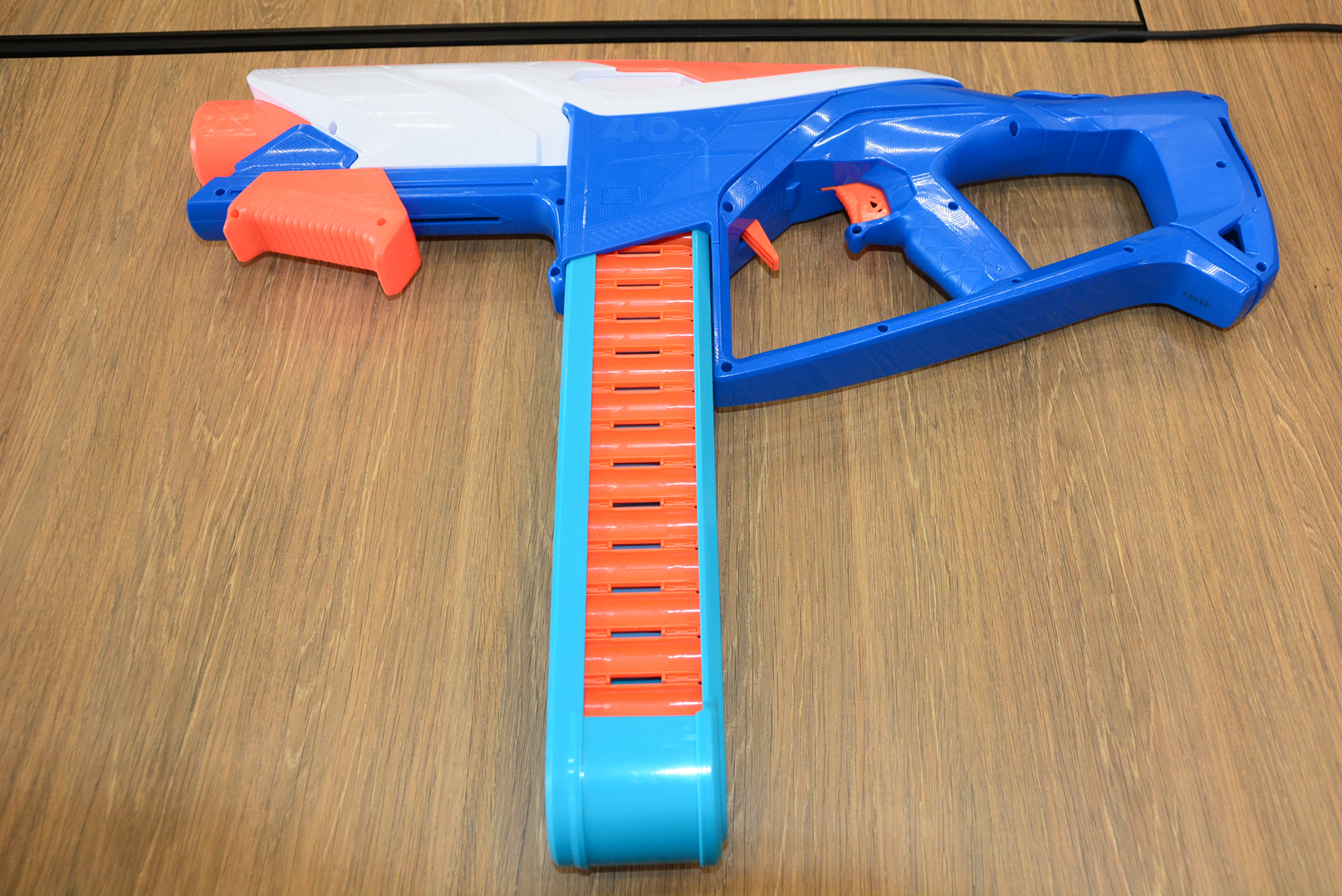 「インフィニット」は2024年8月発売で、価格は6,727円。40連マガジンが強烈な存在感を放つ！