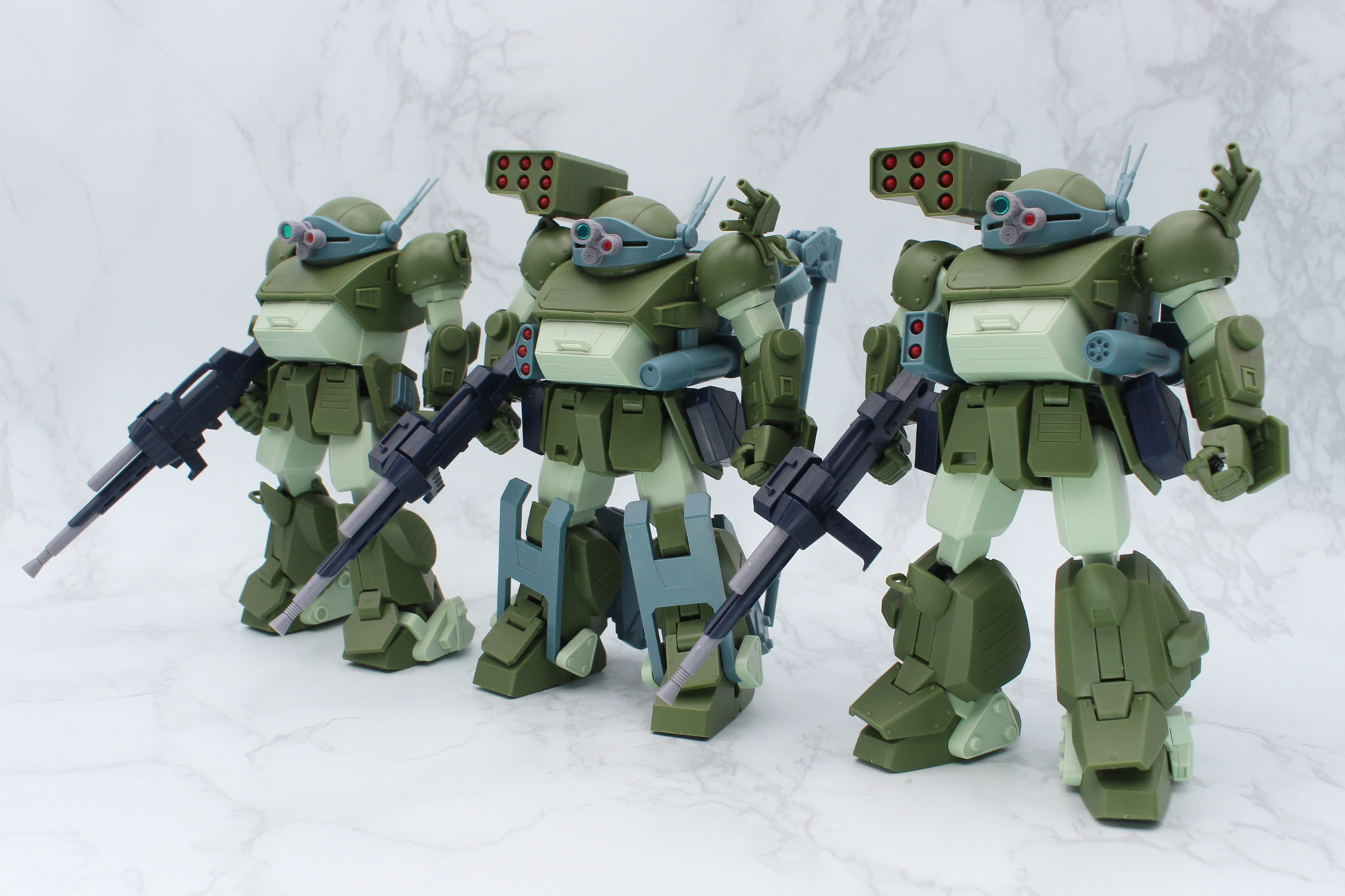 左から、「HG スコープドッグ」、「HG バーグラリードッグ」、「HG スコープドッグ」 ターボカスタム。素体は「HG スコープドッグ」だが、パーツは少しずつ進化している