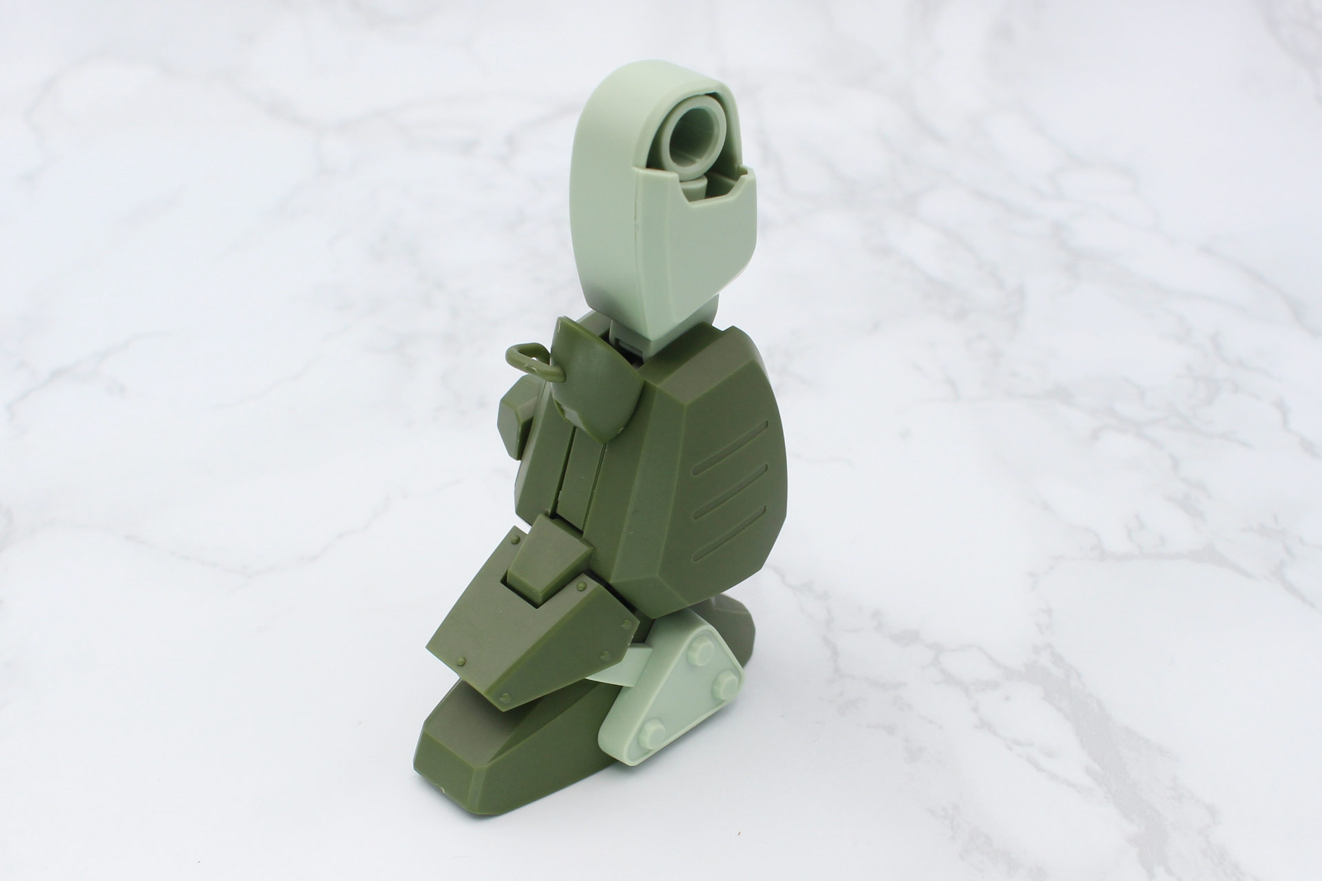 脚部に足首を取り付けて完成