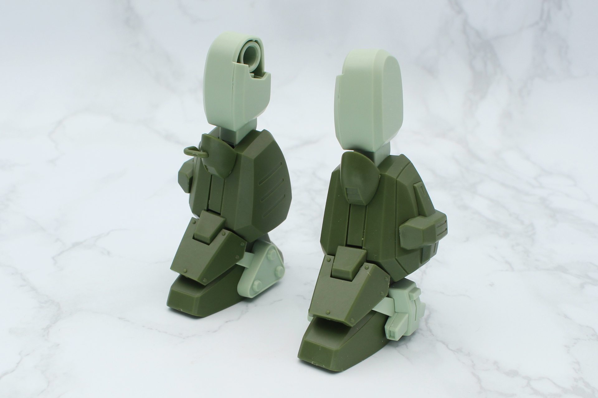 左脚も組み立てて脚部が完成