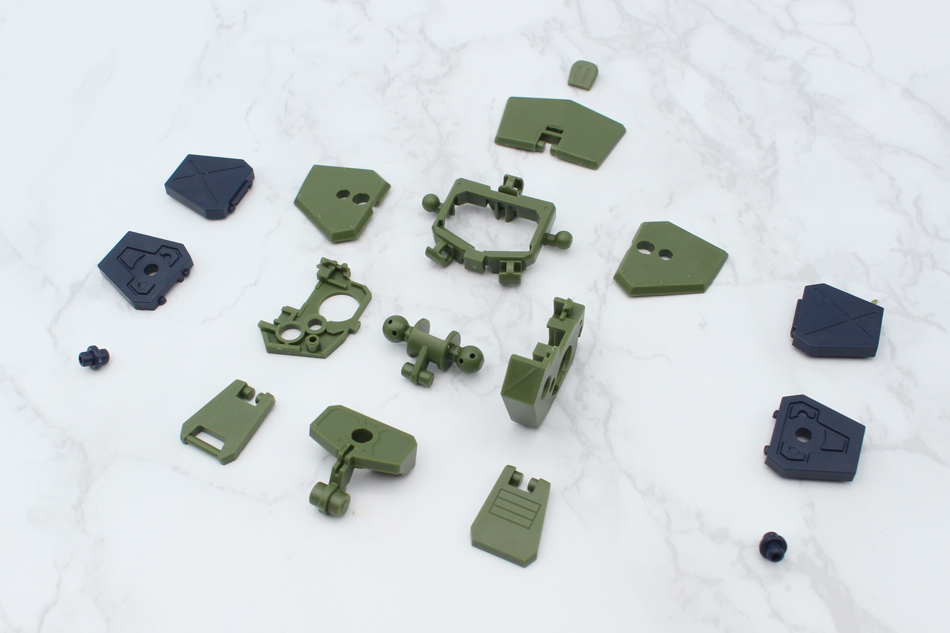 腰部を組み立てる。こちらも「HG バーグラリードッグ」で採用された新規の構造だ