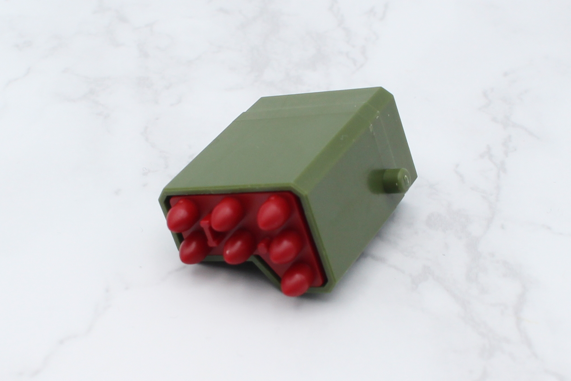 7連ミサイルポッドを組み立てる