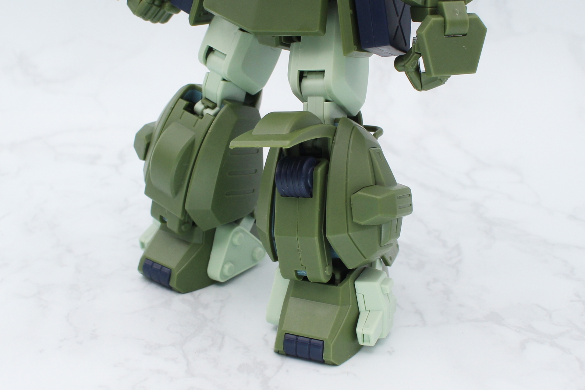 ハッチを開けるとユニットがわずかにせり出してくるので、あとは指で引き出す