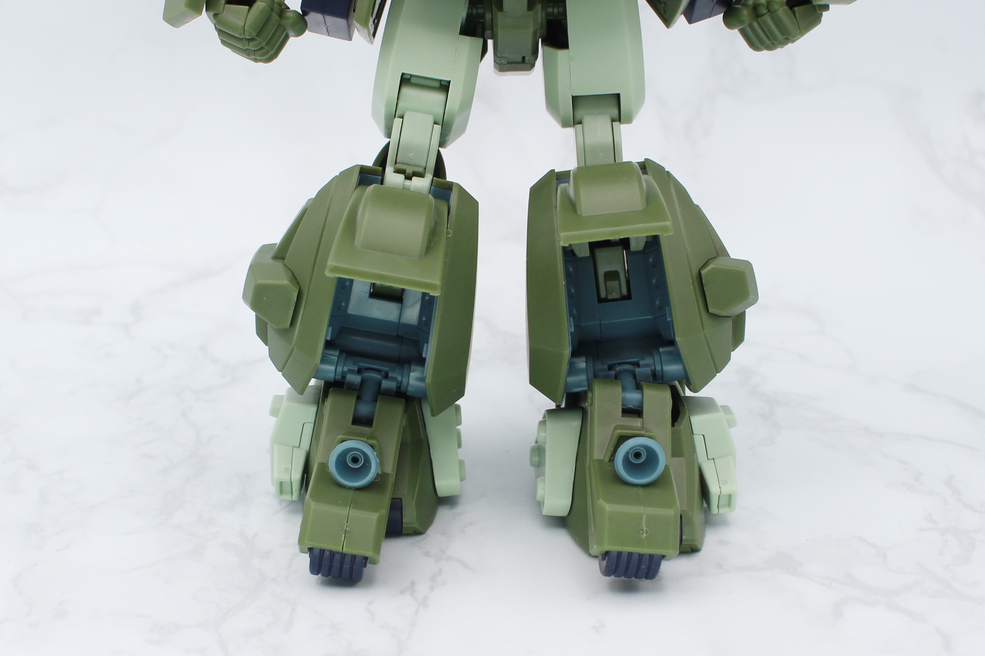 ユニットは左右にわずかにスイング可動する