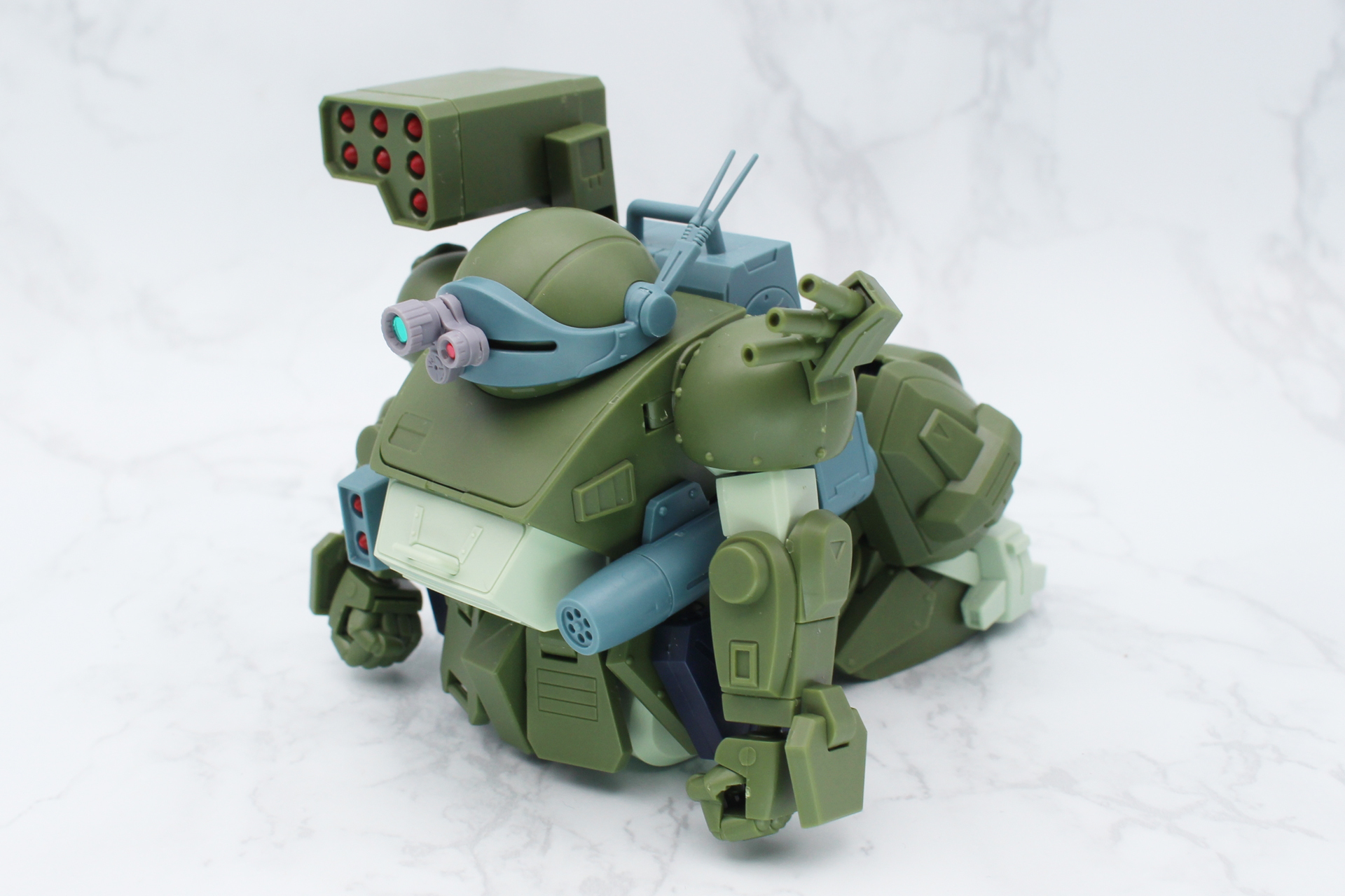 降着ポーズはミッションパックと武装を装備したまま、これまで同様に脚部を折り曲げるだけで行える