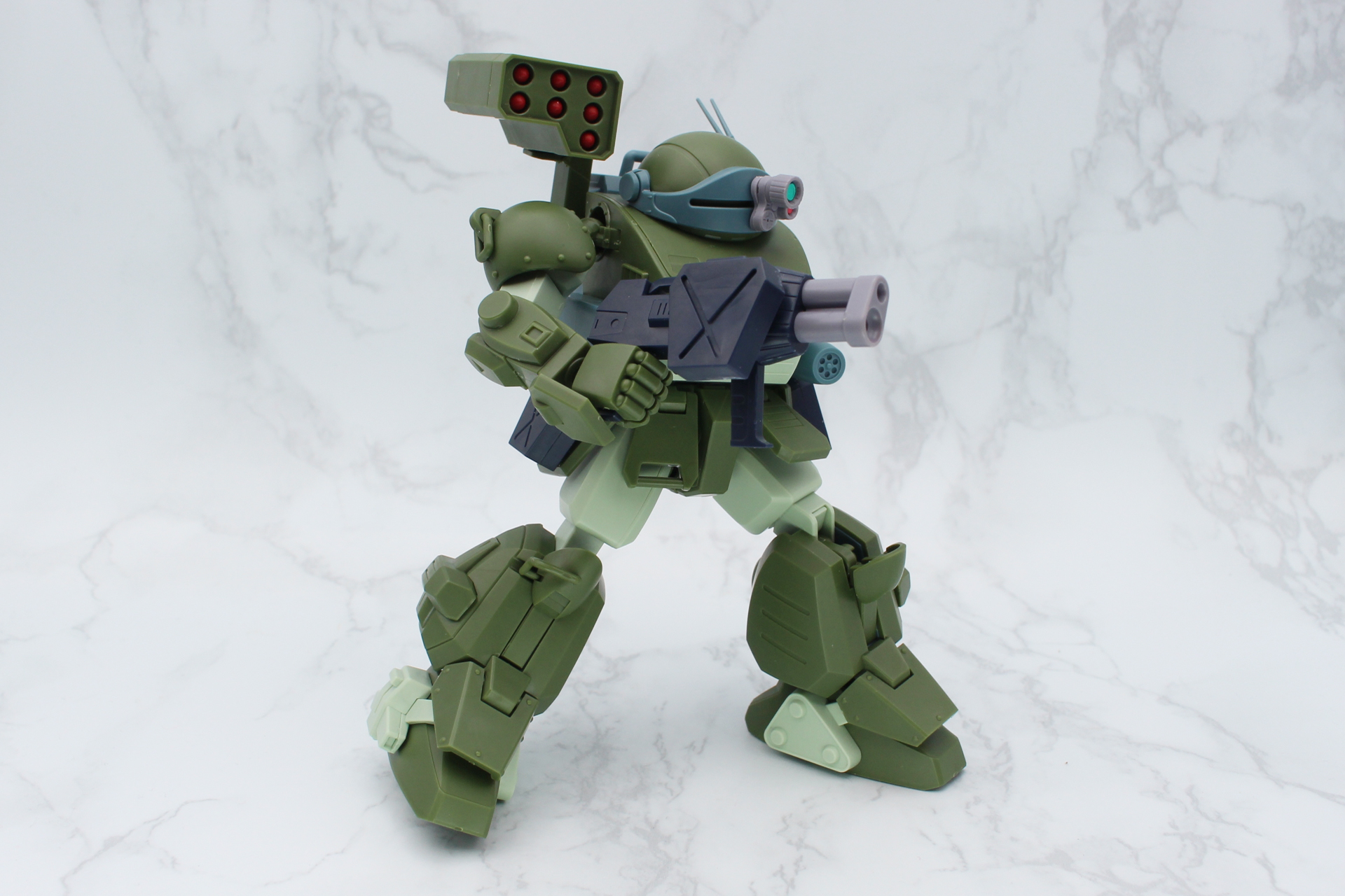 ショートバレルのヘビィマシンガン改（拡張パーツセット2）を装備したムーザの機体。左腕を取り外して、劇中でイプシロンのブラッドサッカーに破壊されたイメージにしている