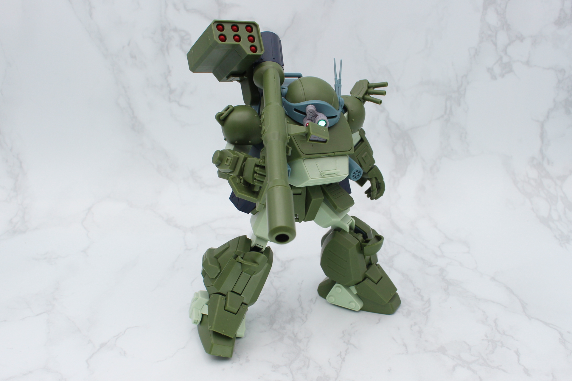 ソリッドシューターを装備するのはバイマンの機体。正確に再現するのであれば、拡張パーツセット6のアームガンを取り付けよう