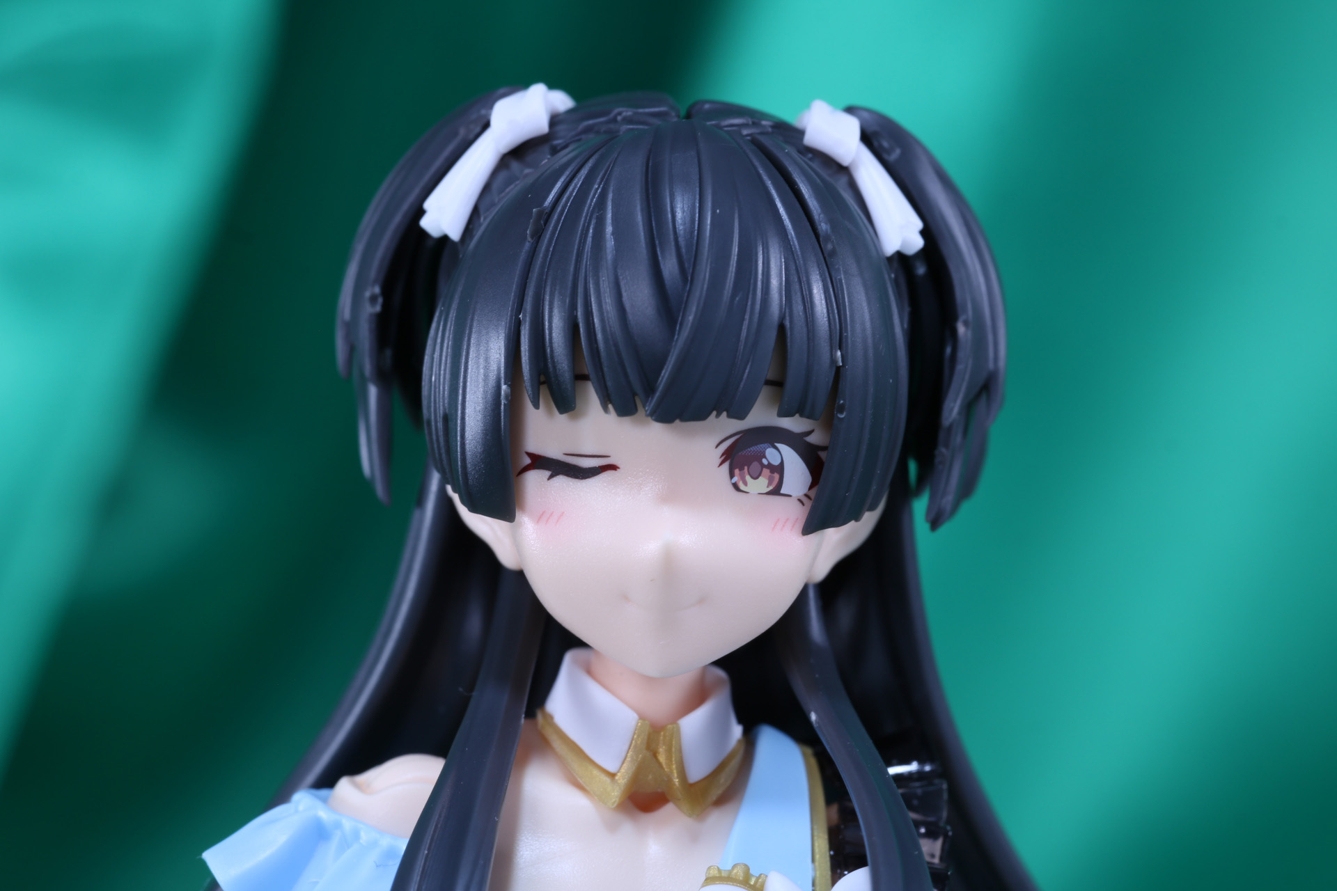 髪飾りなしの前髪パーツに差し替えることもできる