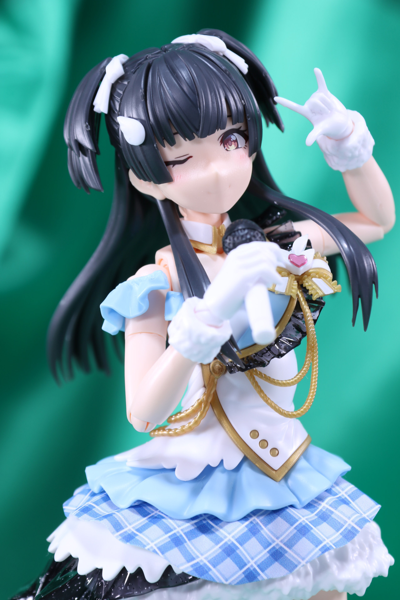 ステージで歌い上げる