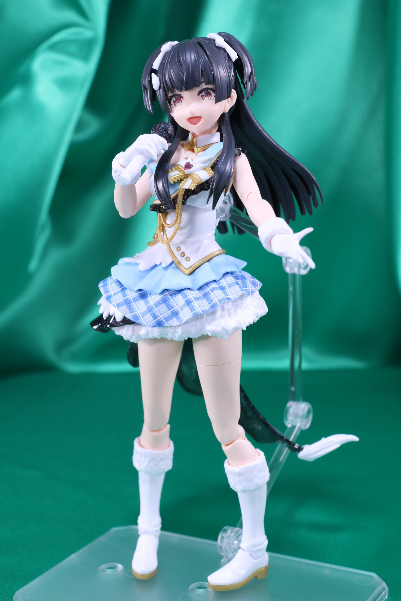 ステージで歌い上げる