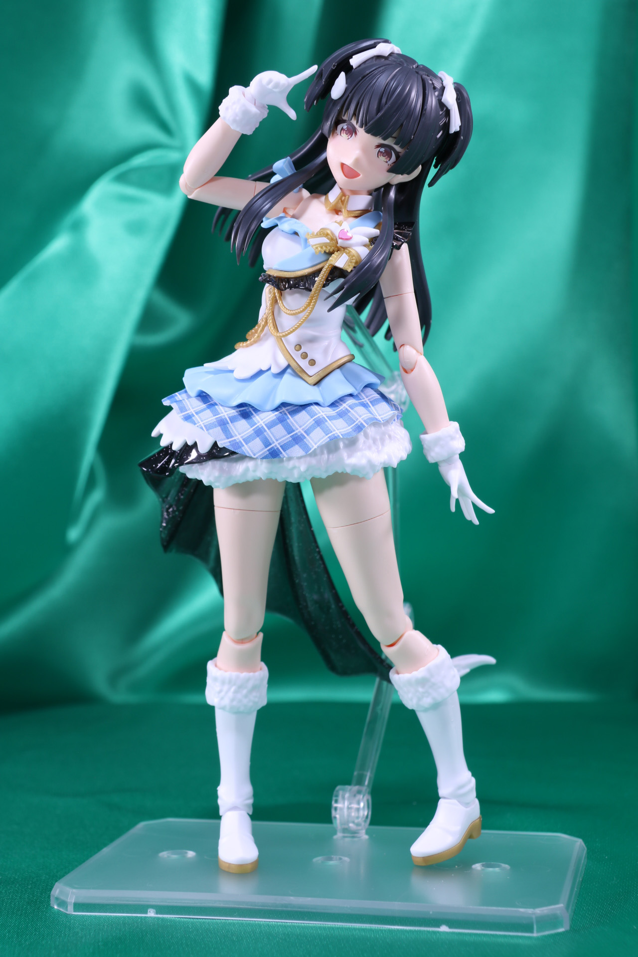 首をかしげるようなパフォーマンスを表現