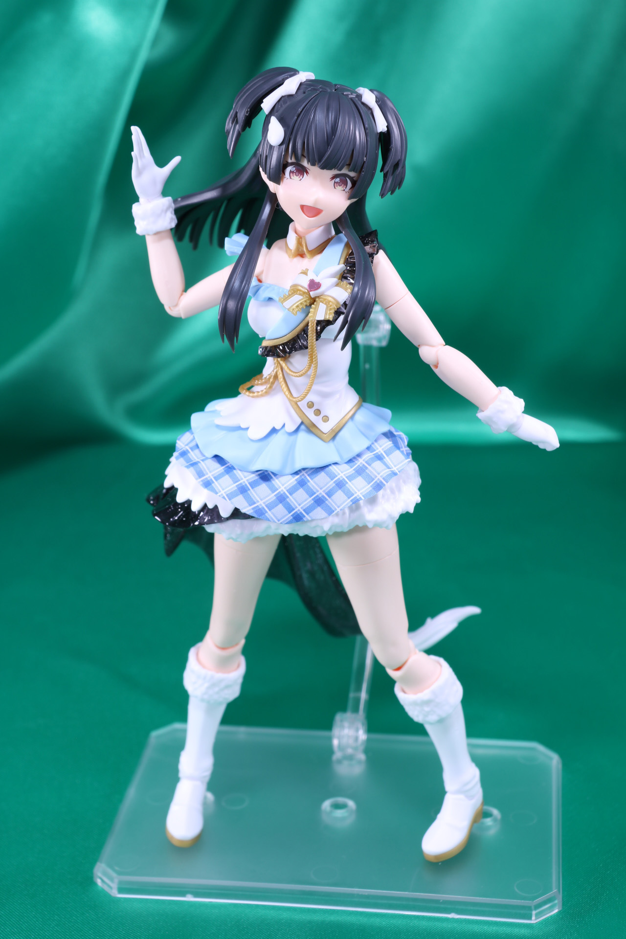 髪の可動と合わせれば髪をかき上げる表現も