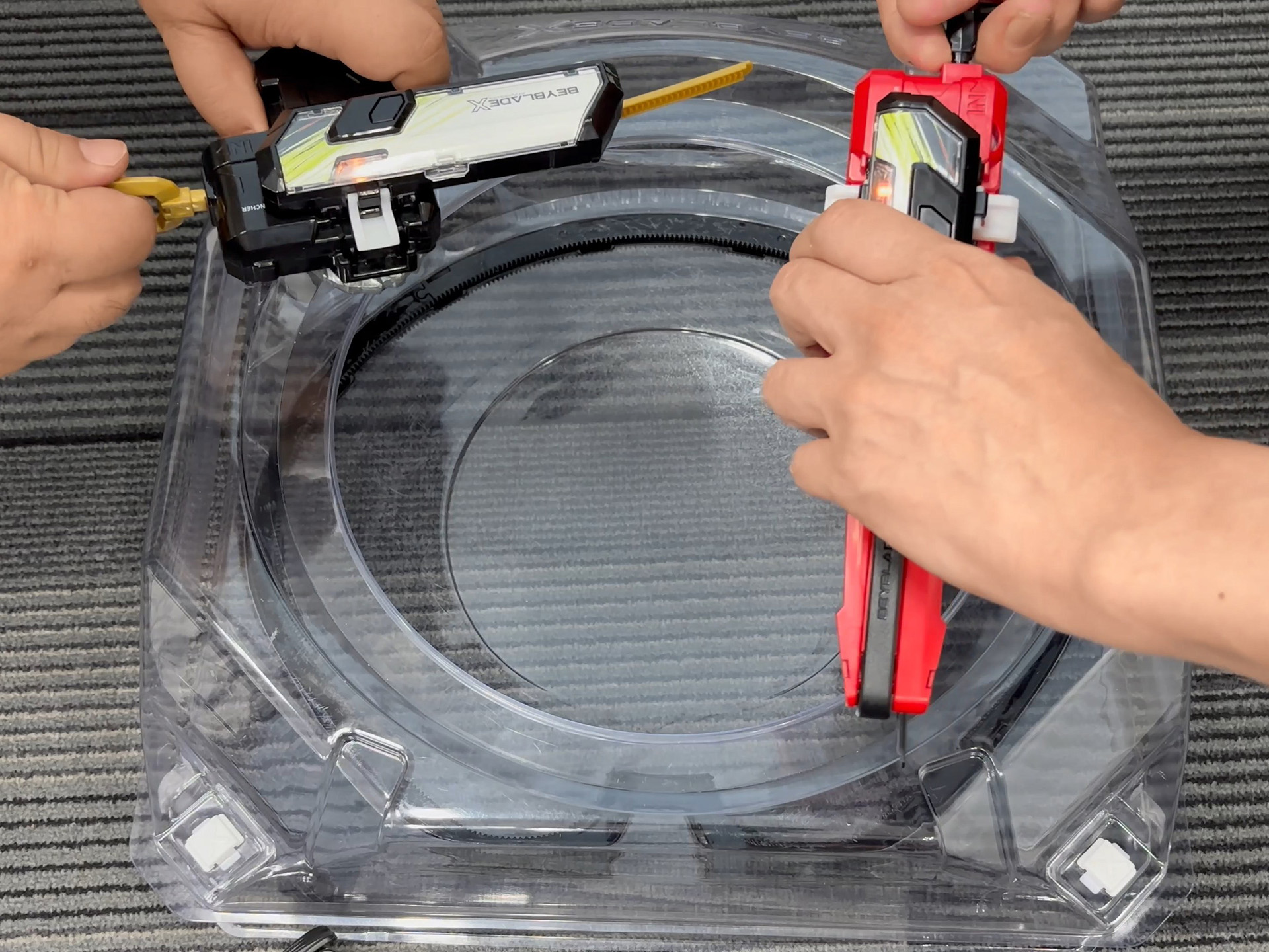 今回は対戦会を行ない「BEYBLADE X」について遊び、真剣に議論してきた(証拠)