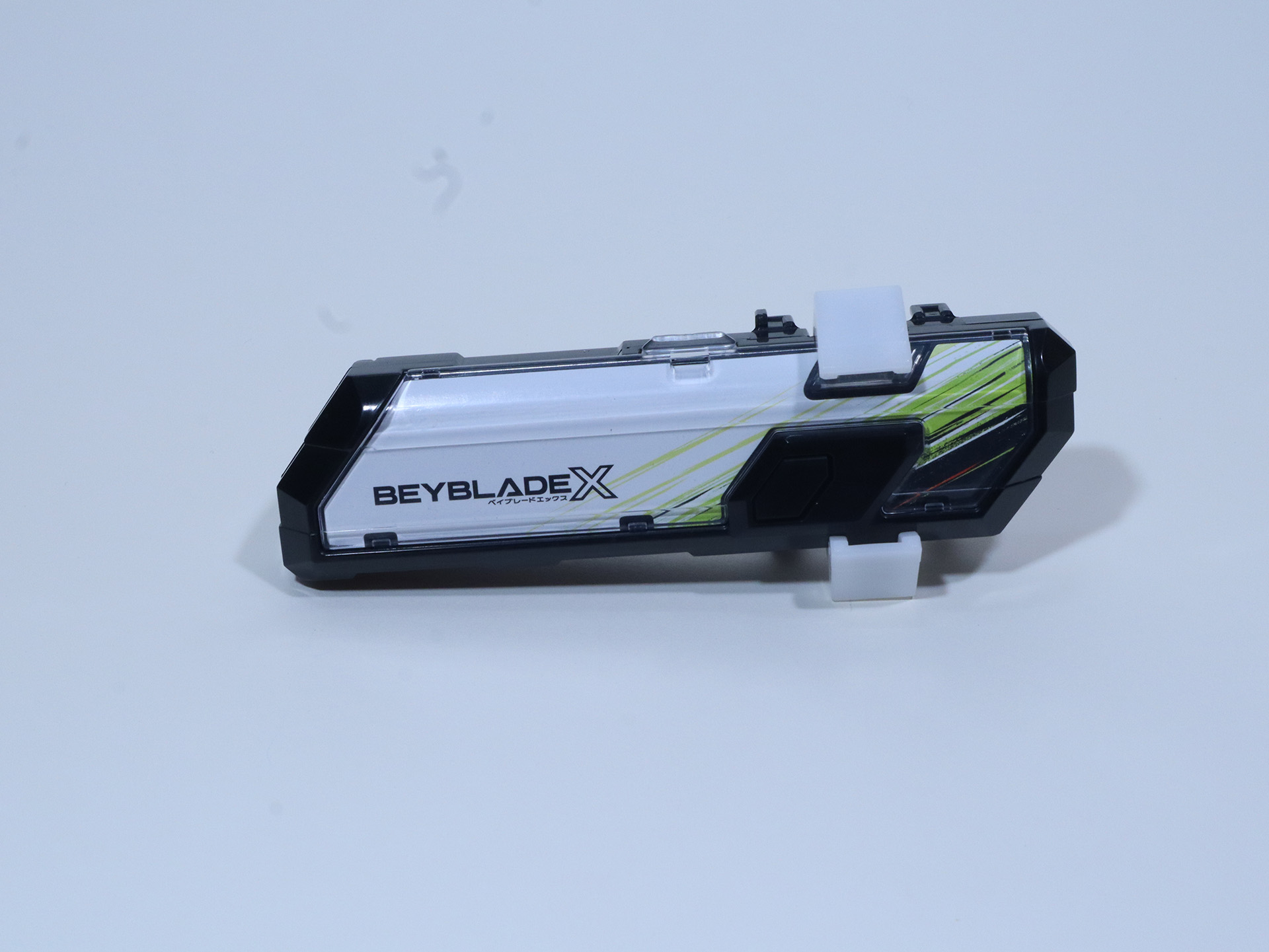 「ベイバトルパス」はランチャーに装着し、スマートフォンと連携する事でシュートパワーが測定できるオプションデバイス