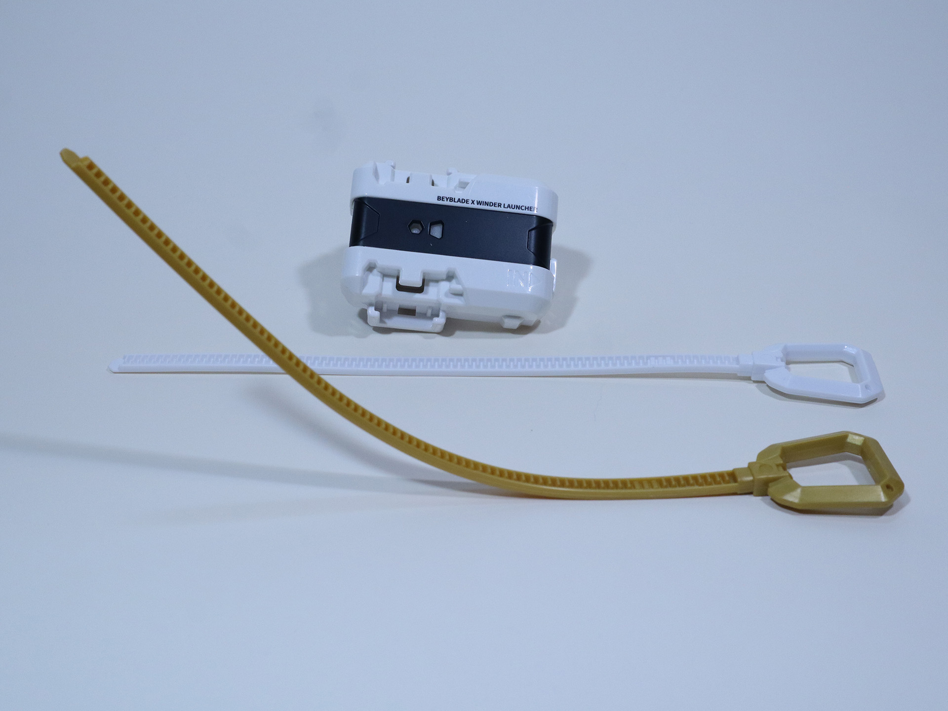 ワインダーが硬めでクセがあるのが難点だったが、「CX-02 ウィザードアークR4-55LO」付属のワインダーは素材が柔らかめでクセがほぼなく、購入後すぐにストレートにできた