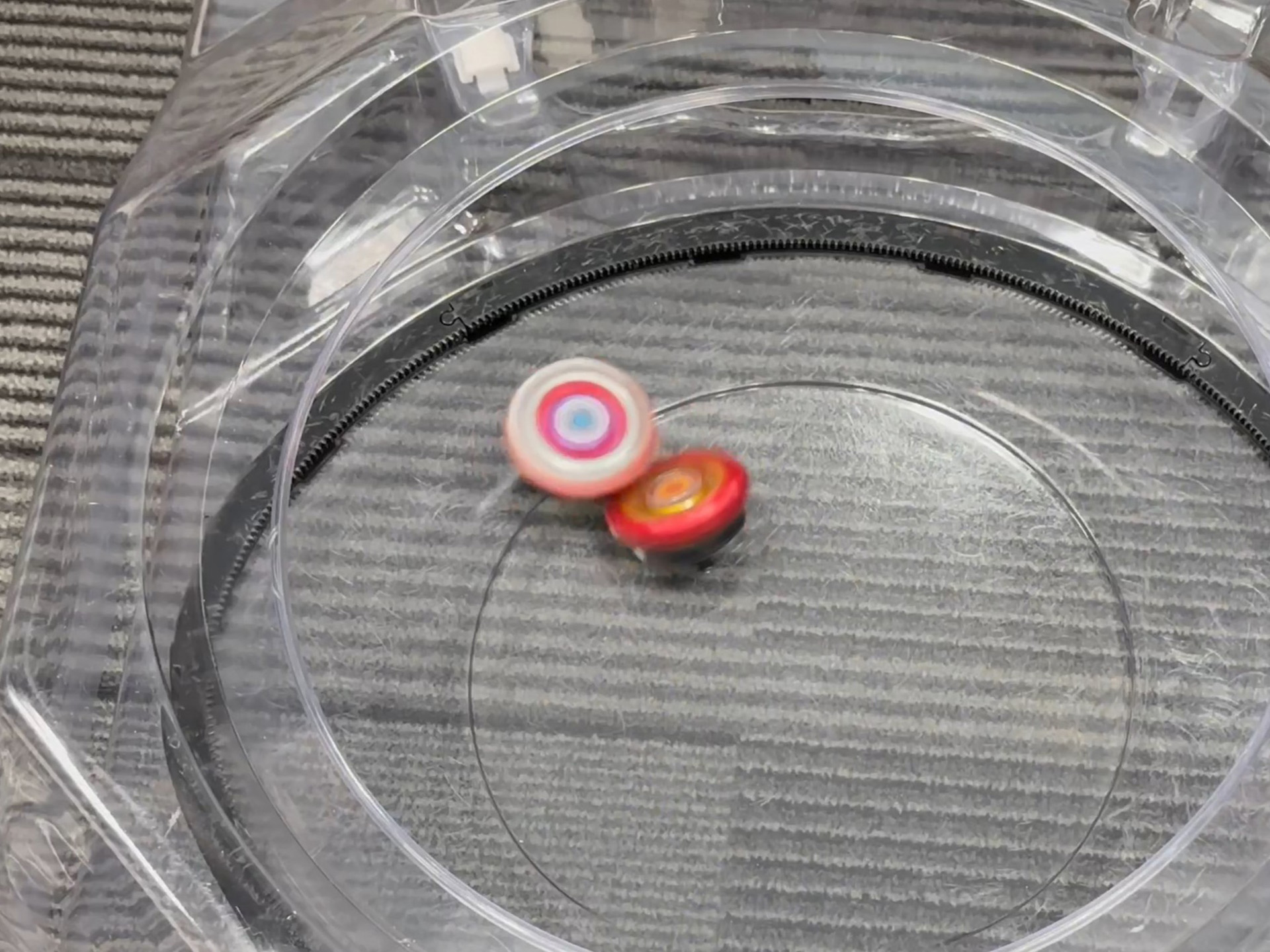 筆者のインパクトドレイクがエレベートビットを使っているのを聞いたベテランブレーダーが、フェイニックスウイングの斜め打ちでバーストを狙う