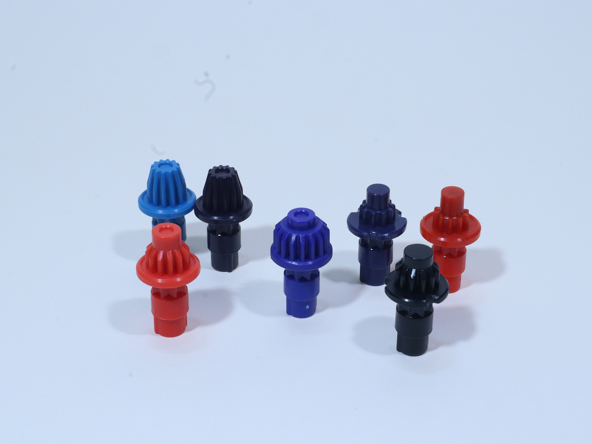 平らな形状と言えばその名の通りの「F(フラット)」や「LF(ローフラット)」など。他にも「A(アクセル)」や「R(ラッシュ)」などもあり、違いは軸に備えるギヤ刃や高さなど