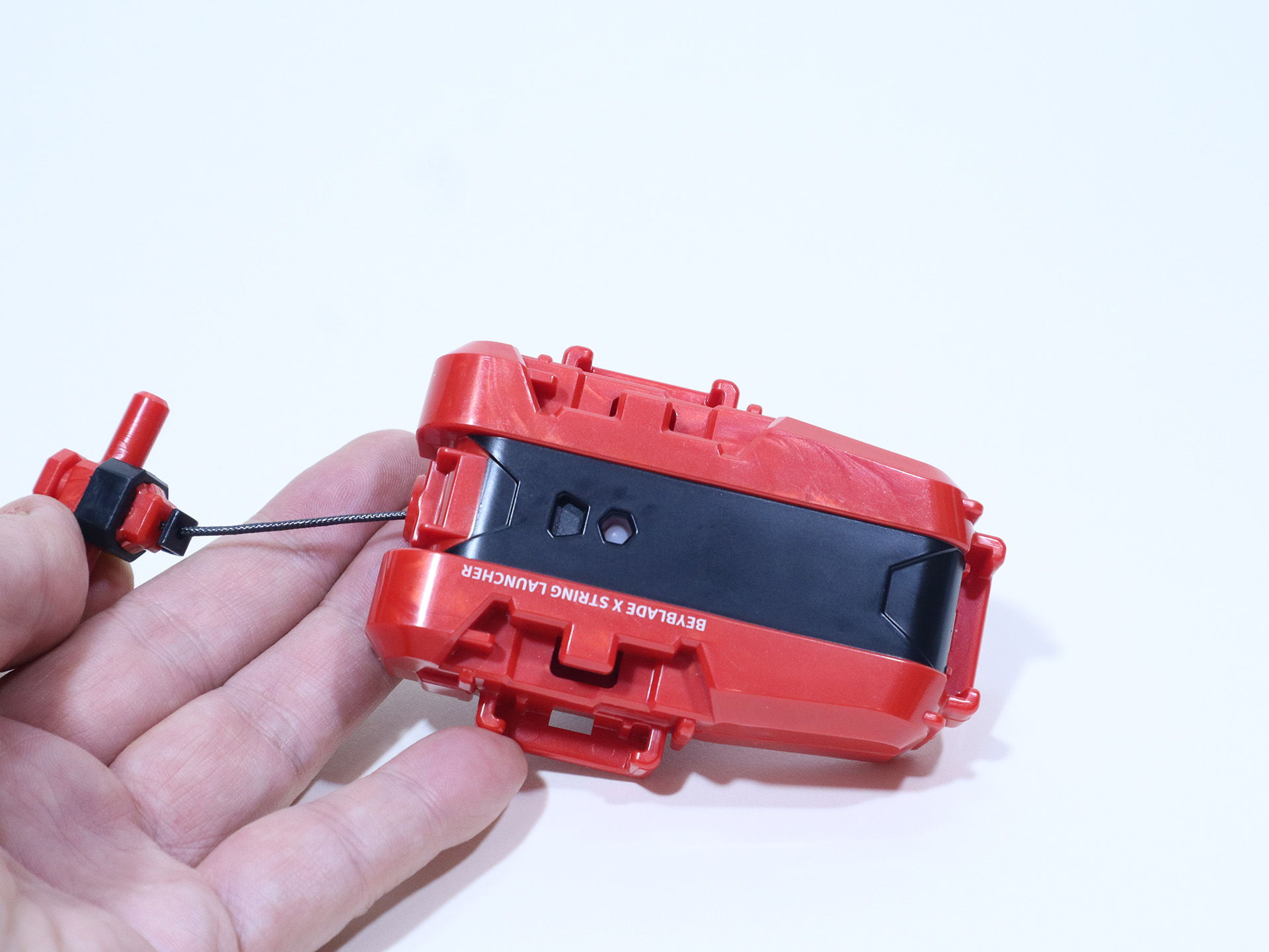 紐を使ってベイを回す「ストリングランチャー」