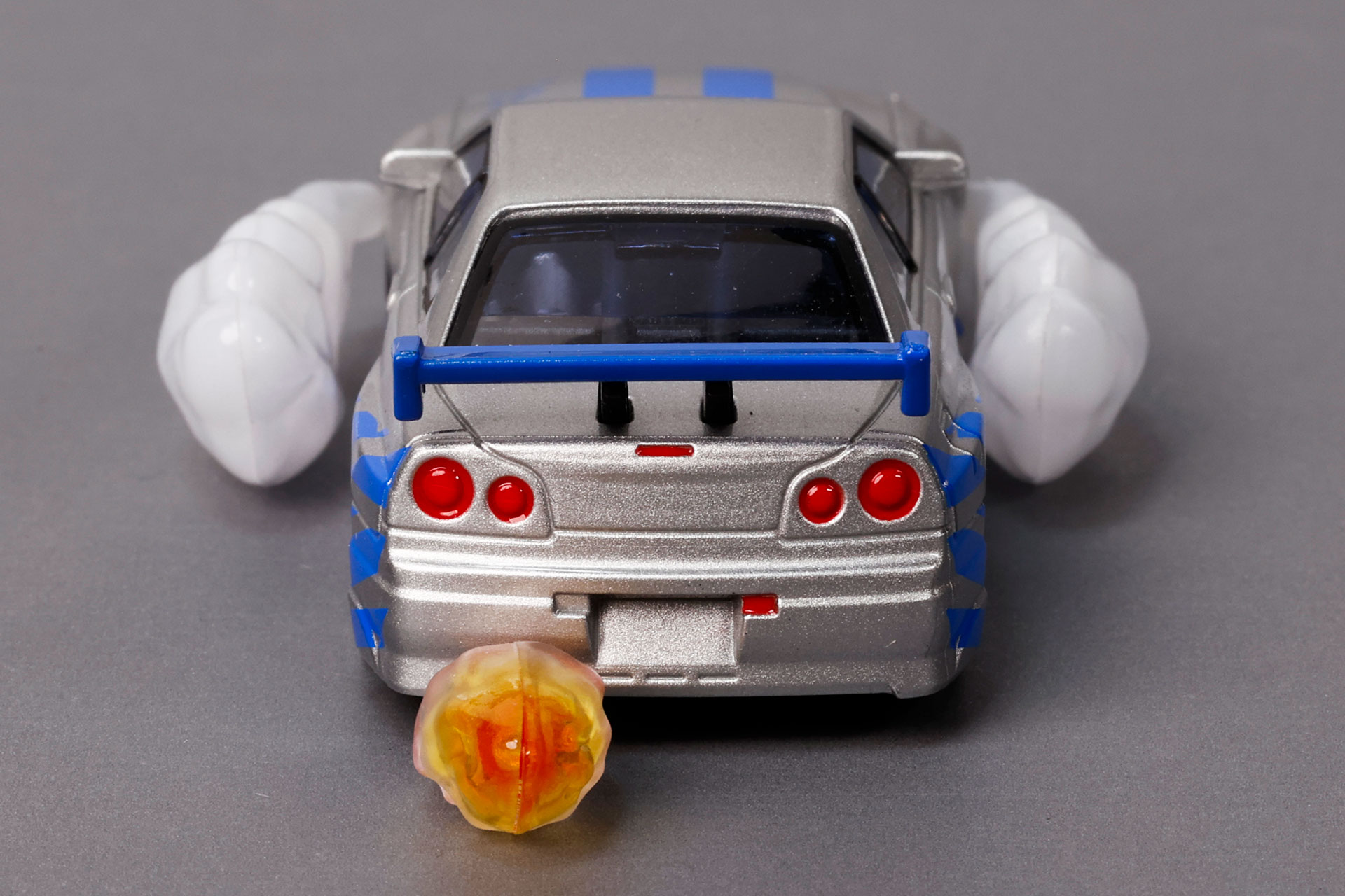 オプションパーツ自体は車両に取り付けているわけではなく、近くに置いているような状態だ