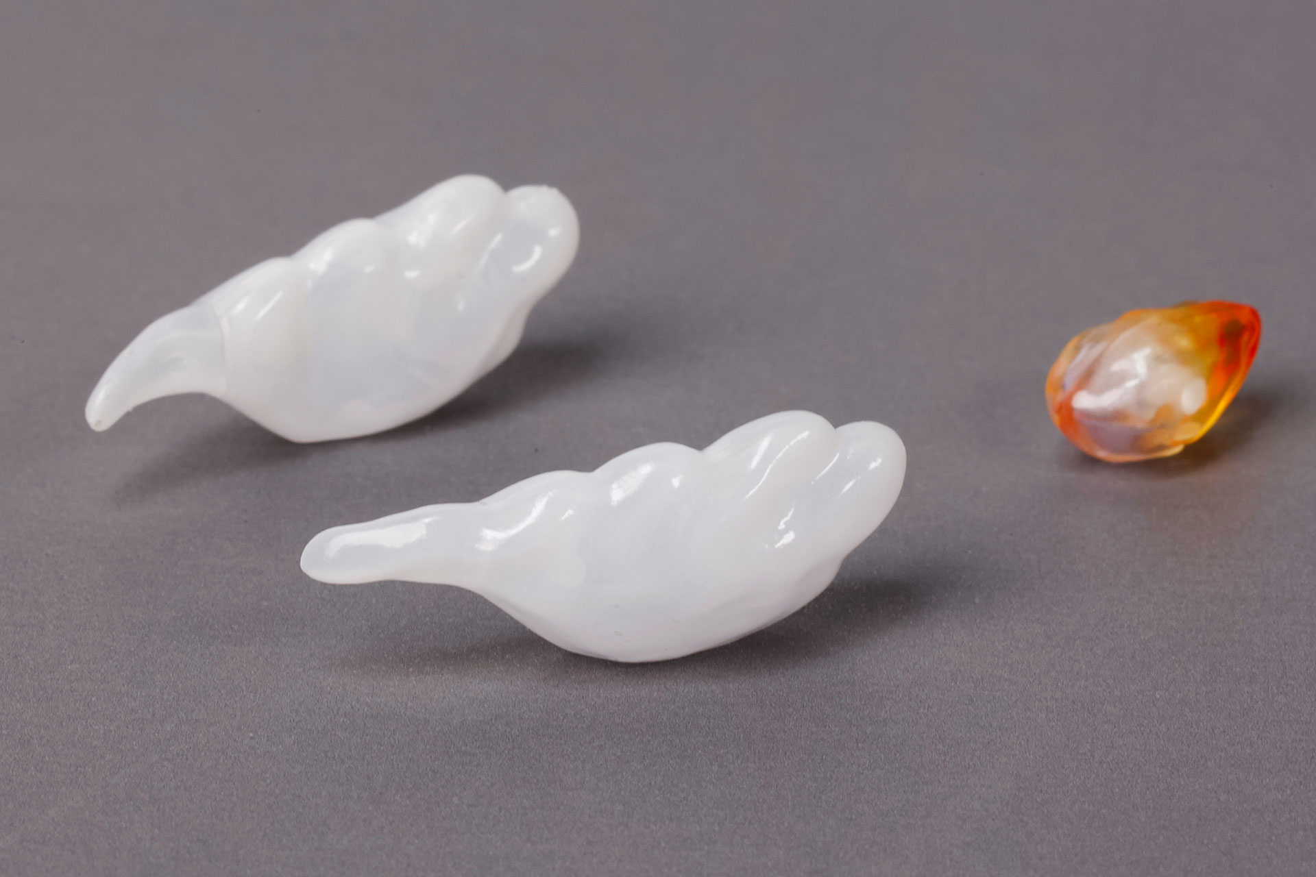 こちらが付属のパーツ。車両の近くに並べるイメージだ