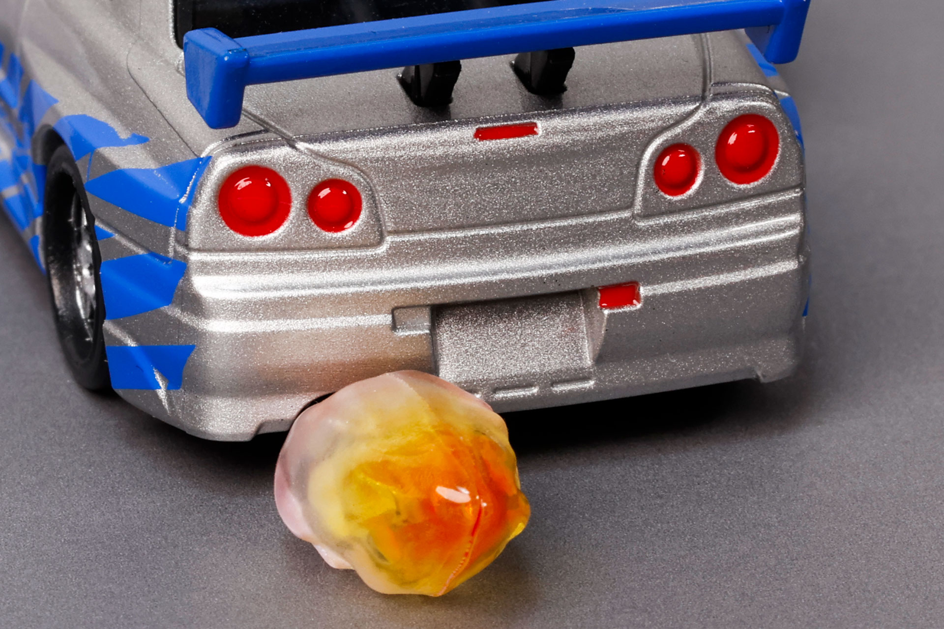 ファイアパーツを置くことでスピードが出ているように見える