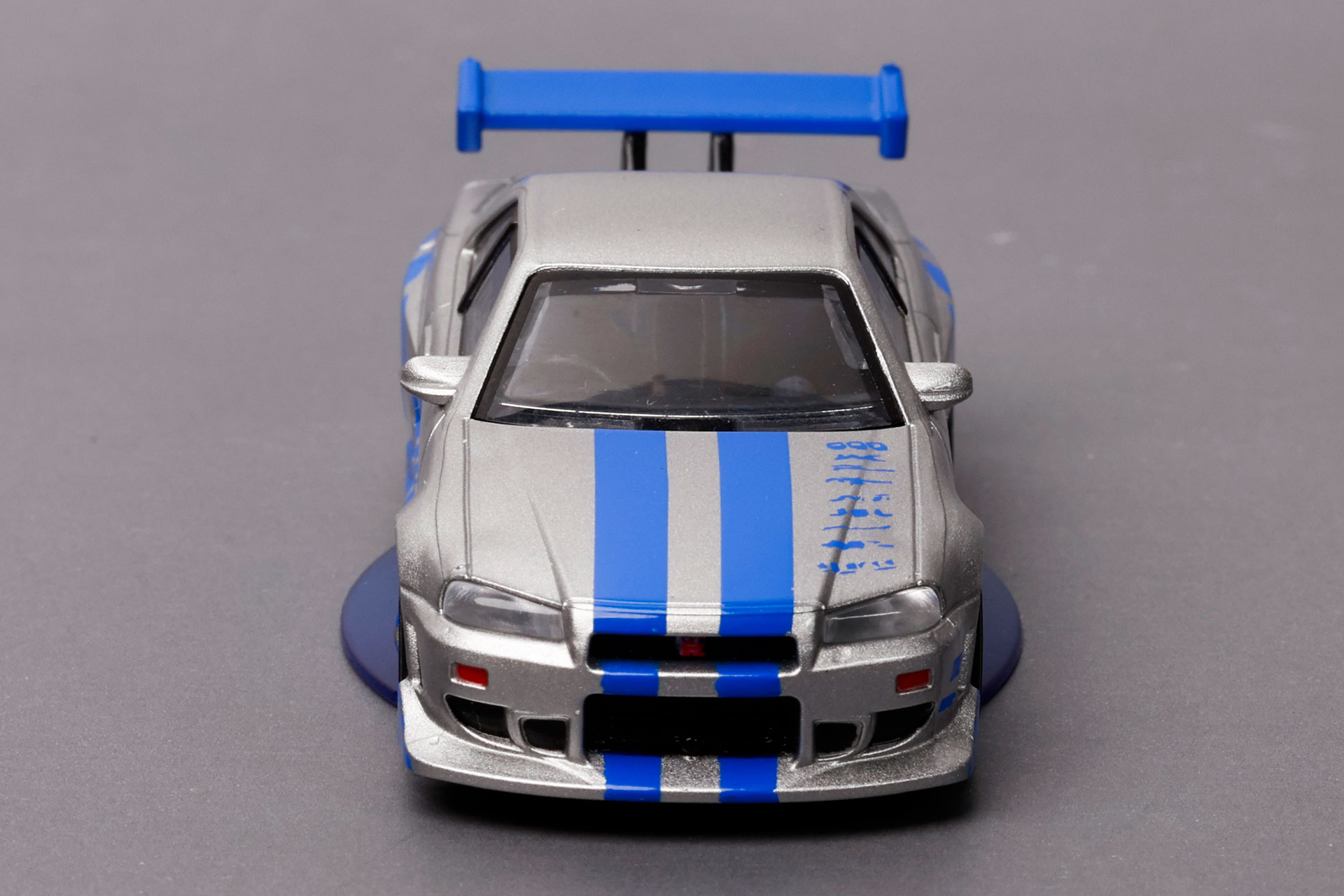 シルバーとブルーのカラーリングが美しい