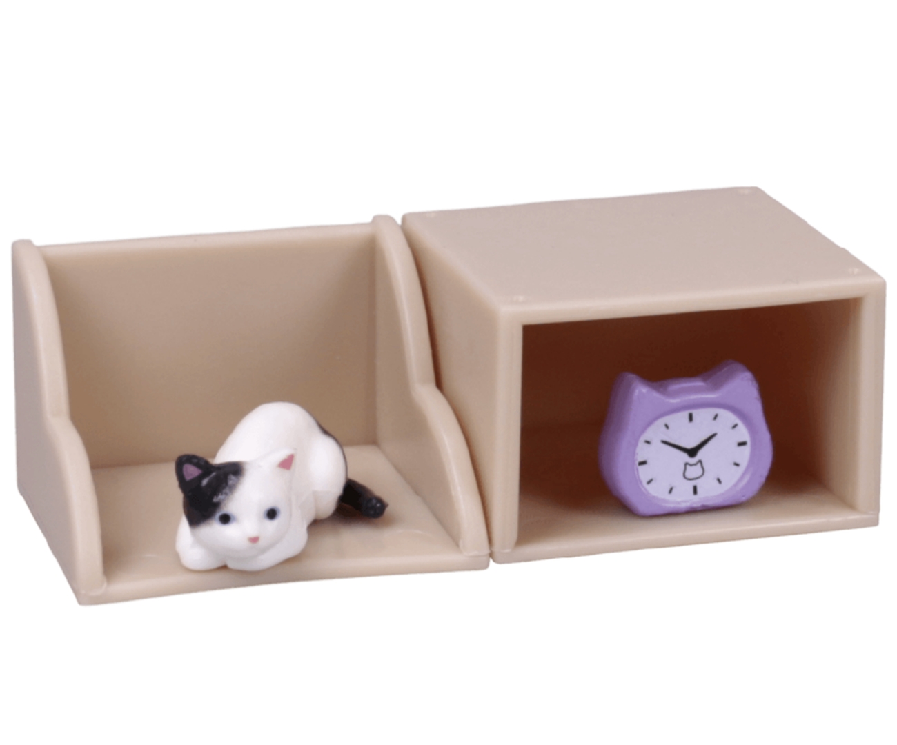 棚A・Bと黒白猫と時計