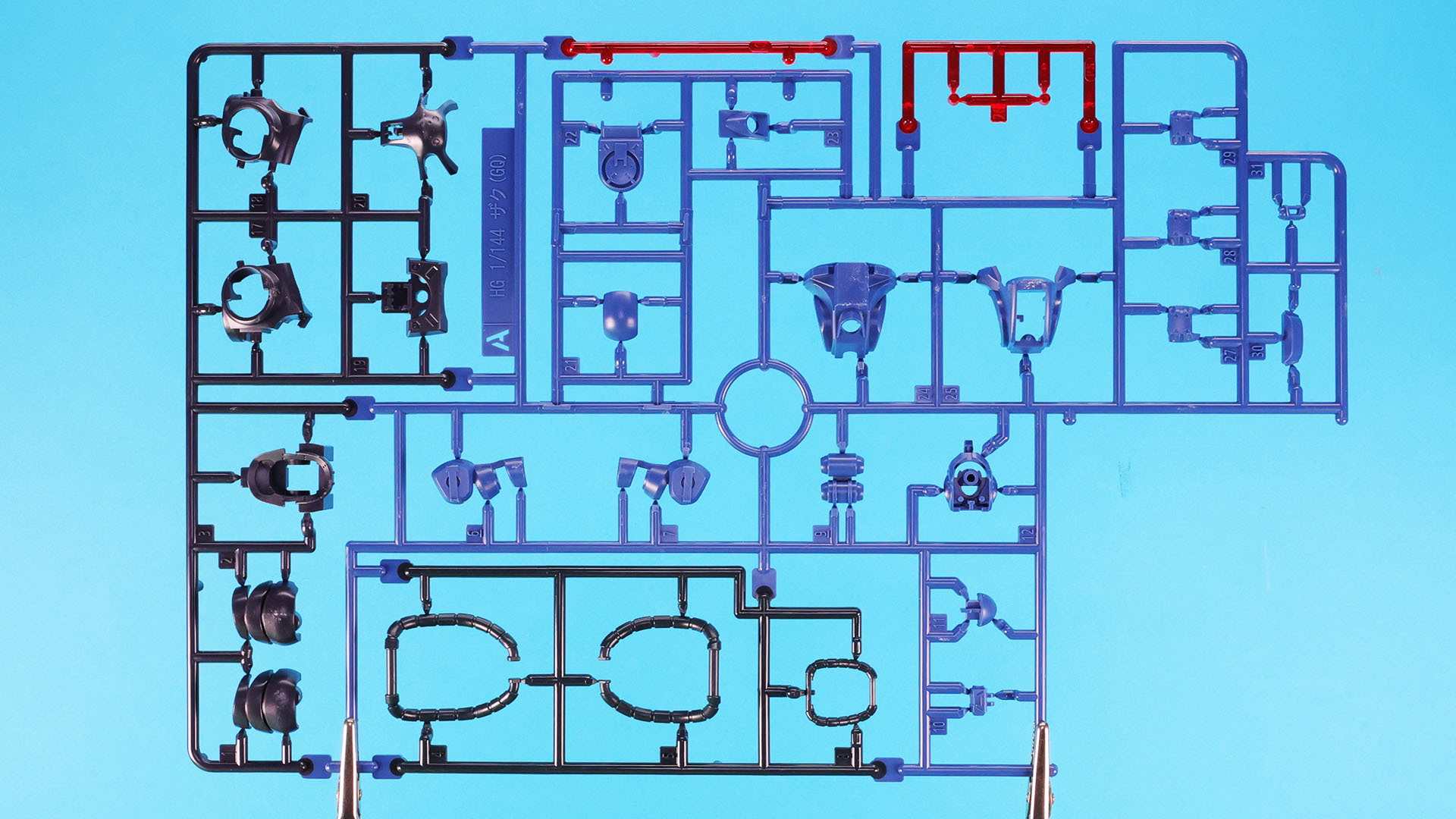 A:クリアーや軟質素材を組み合わせたイロプラ