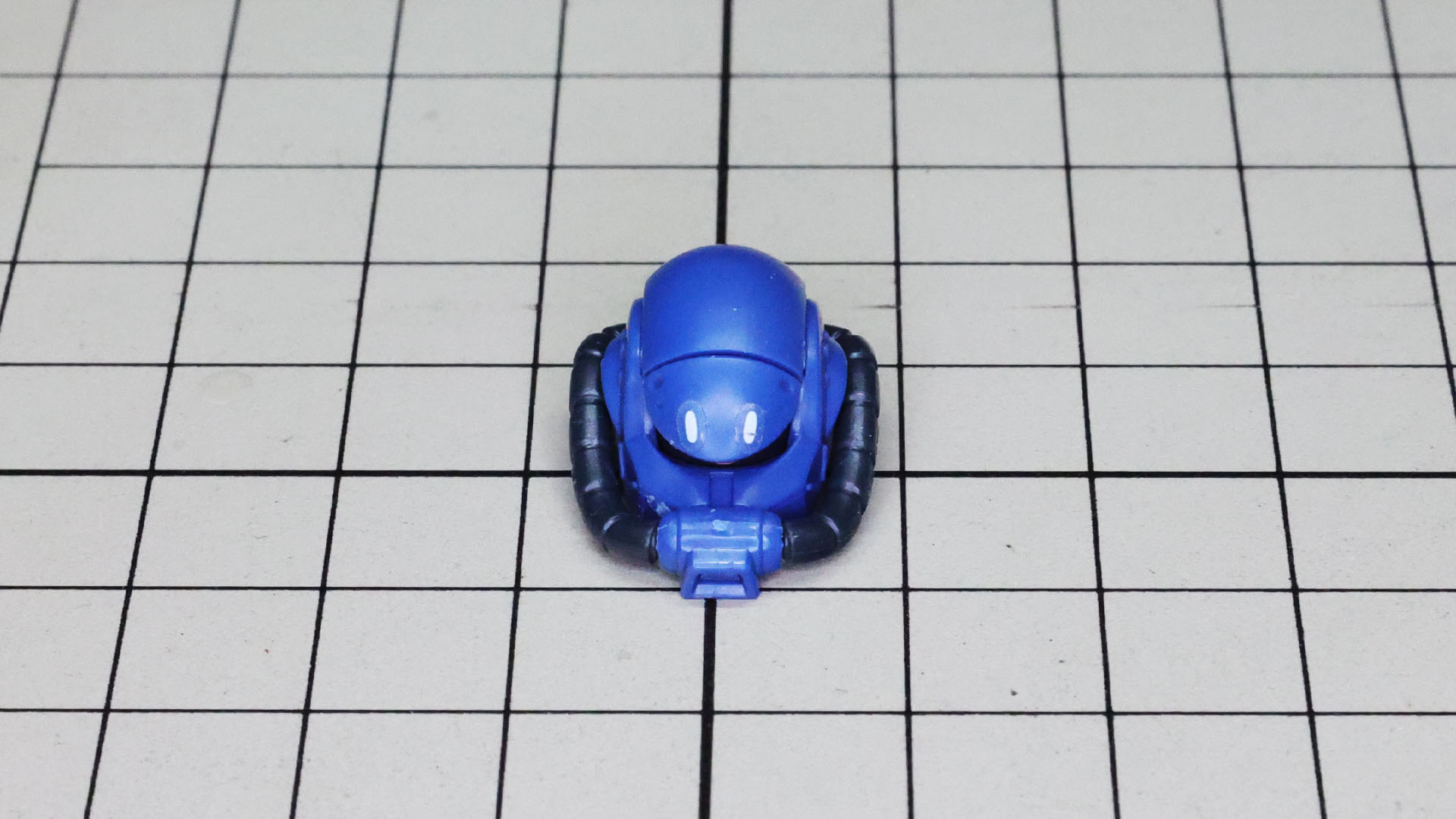 ひさしの部分にはシールでのディテーリングを行います