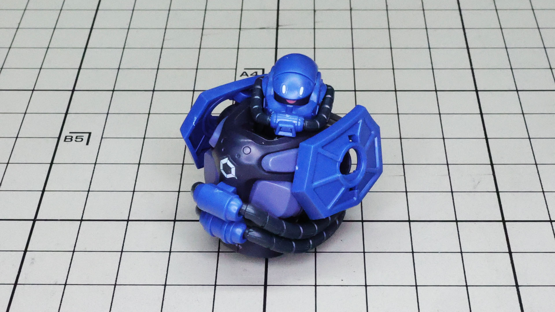 頭部を乗せてみました。ディテールがみちみちですね