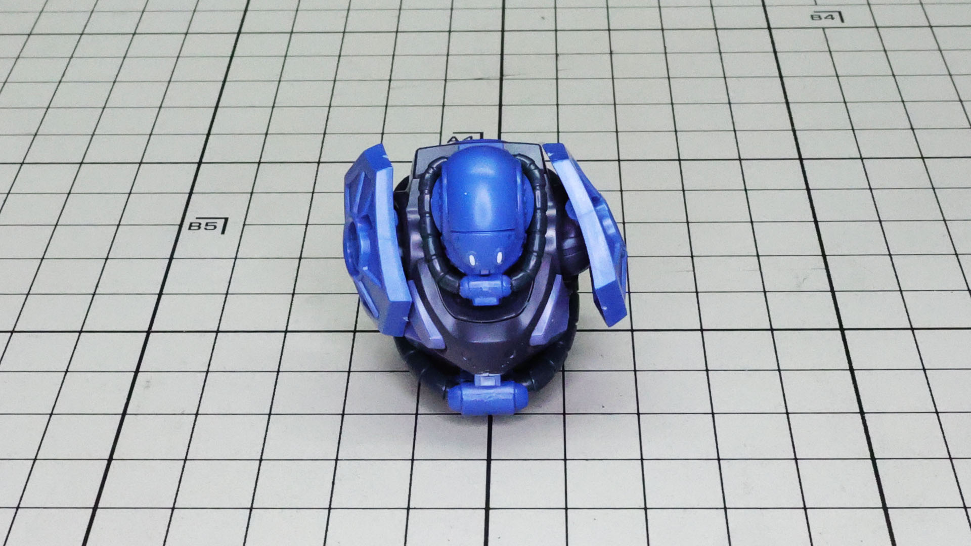 肩部フロートアーマーは一軸の線接続関節で大きく向きを変えられます