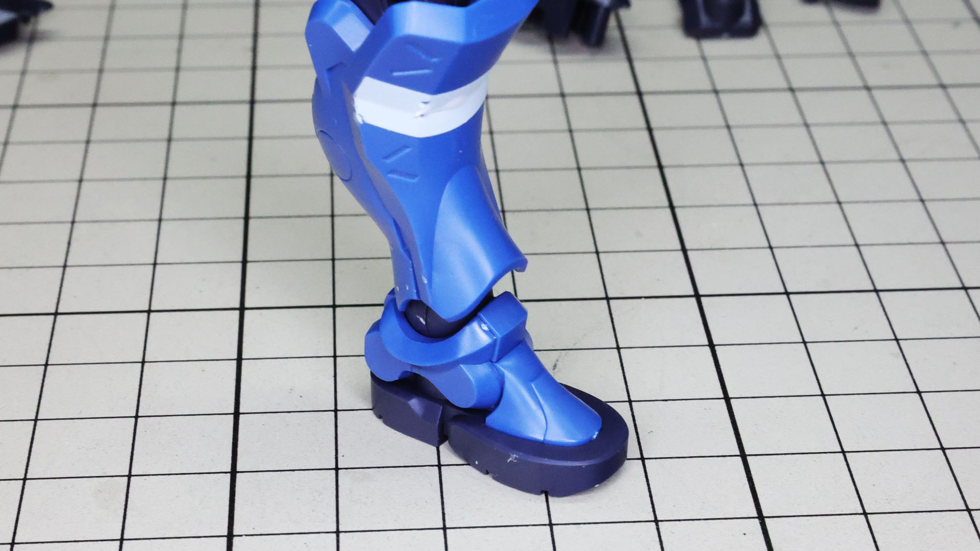 膝下とドッキングすると筋肉質なデザインが浮かび上がります