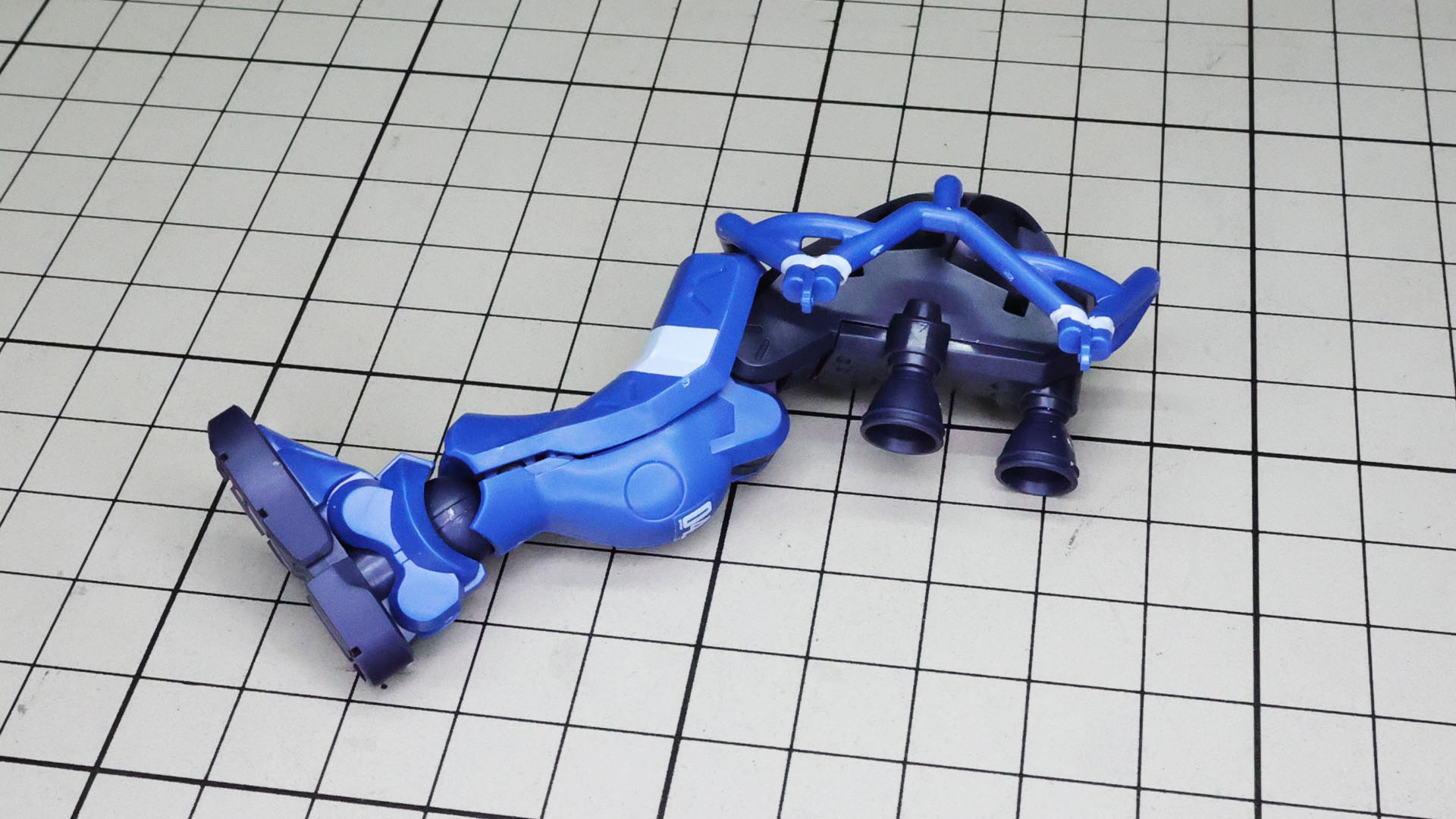 ノズルは大腿部の本体から出ていることがわかります