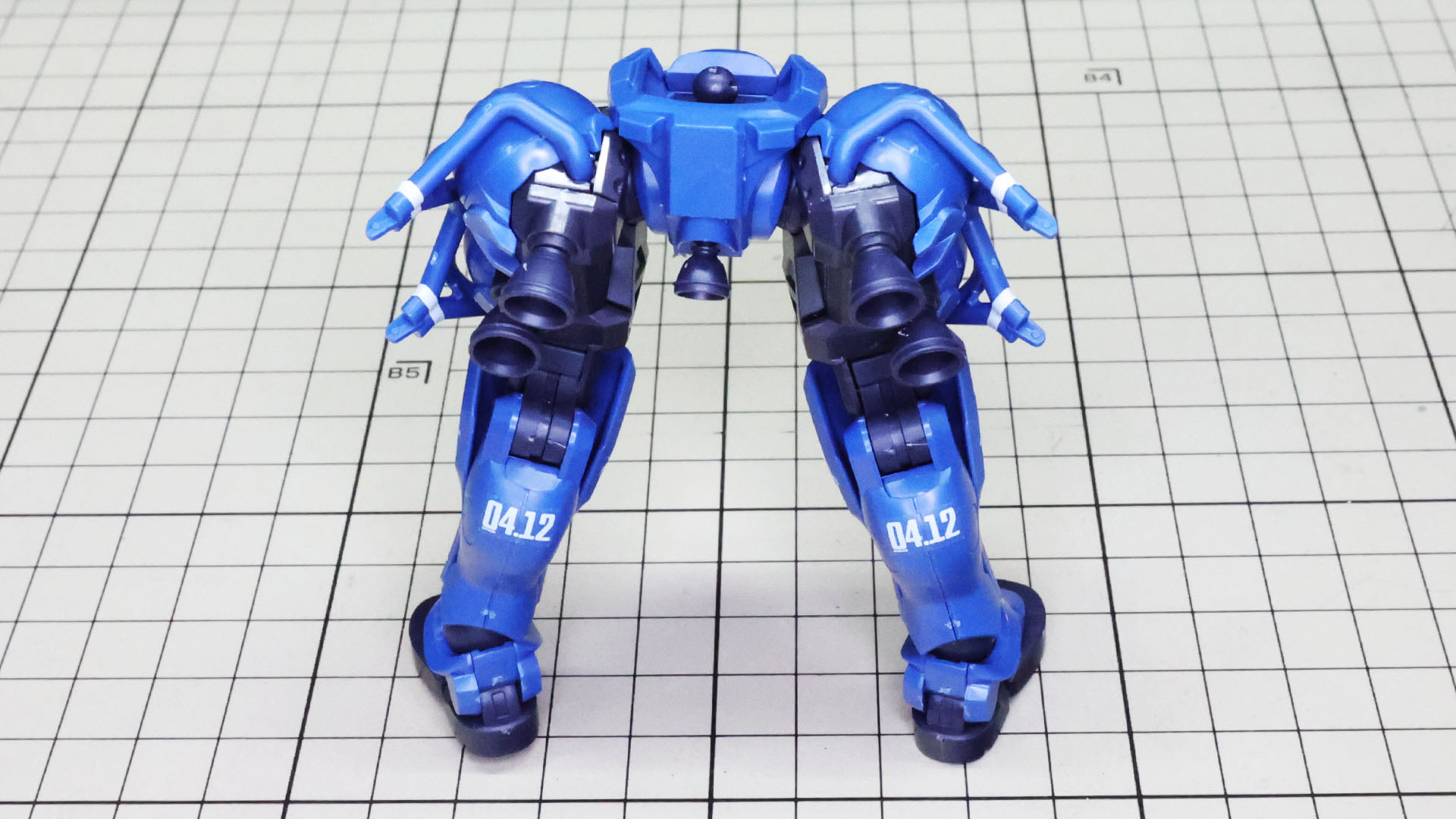 後方へ延びるノズルが機動性の高さを示しています