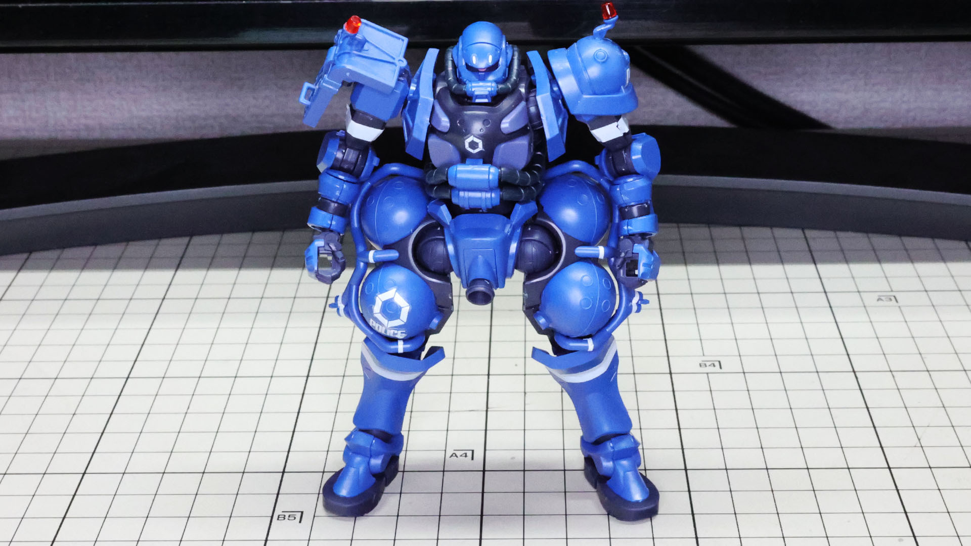 上半身とドッキングさせました。これで軍警ザクの本体完成です！