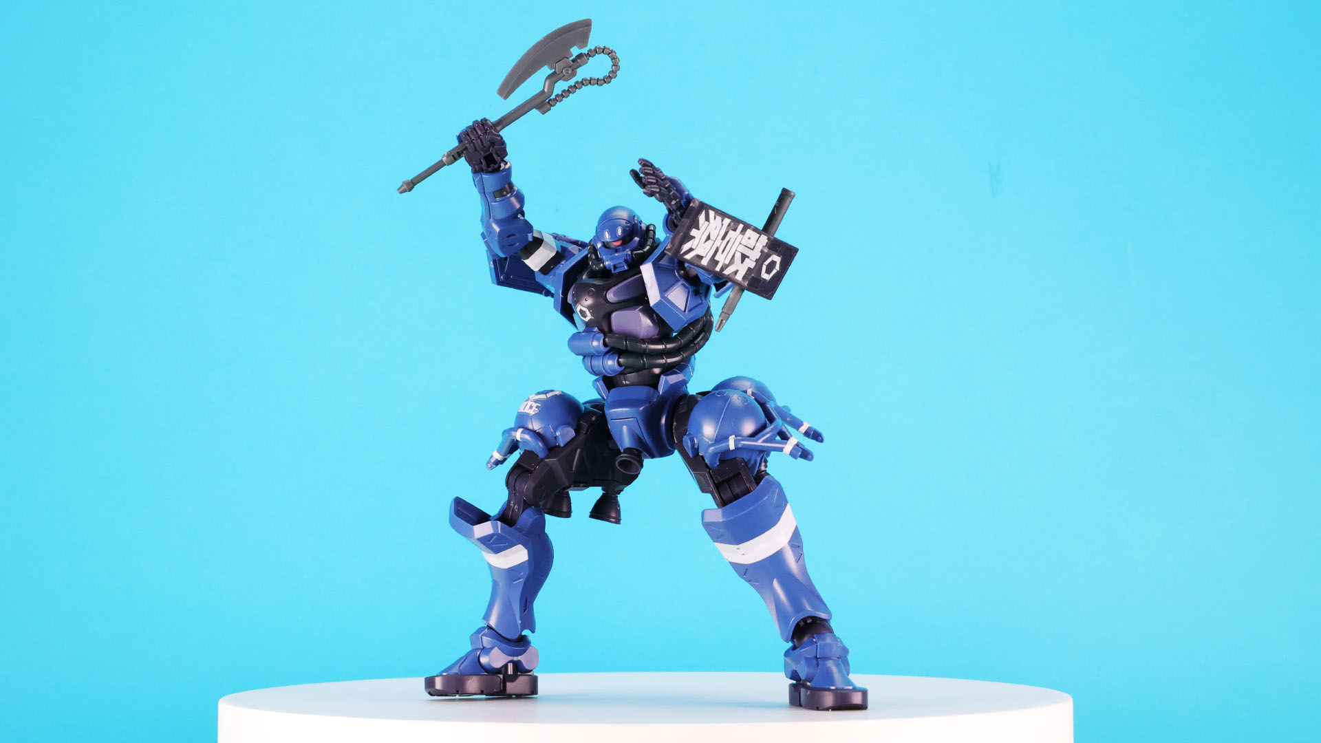 特徴的なソール構造で地上走破能力も高そう