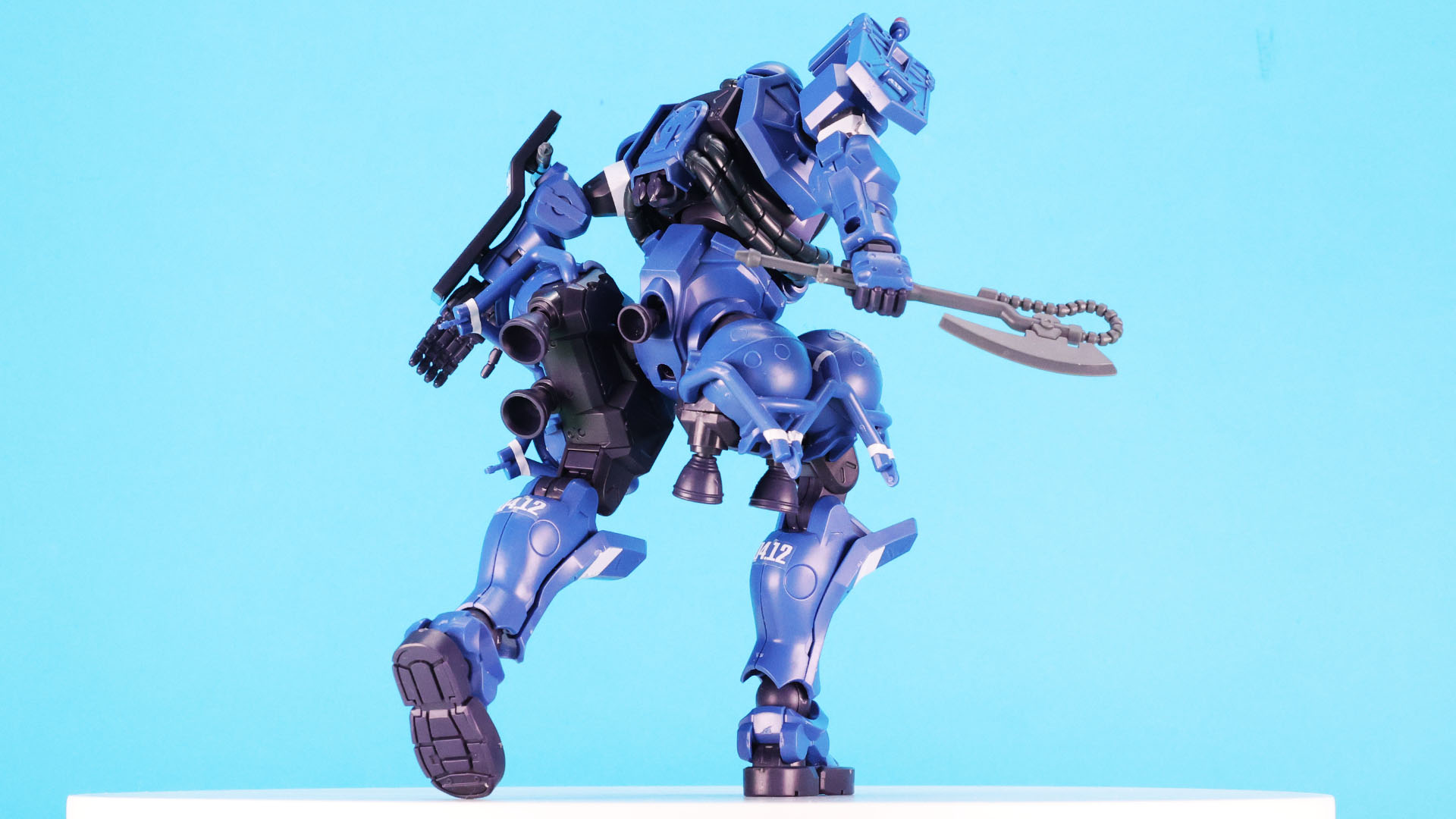 特徴的なソール構造で地上走破能力も高そう