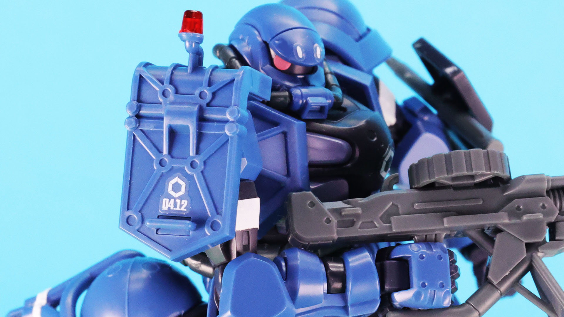 右肩のL字シールドはショートタイプ