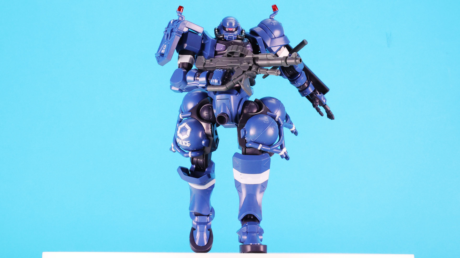 ゆっくり歩を進める軍警ザク