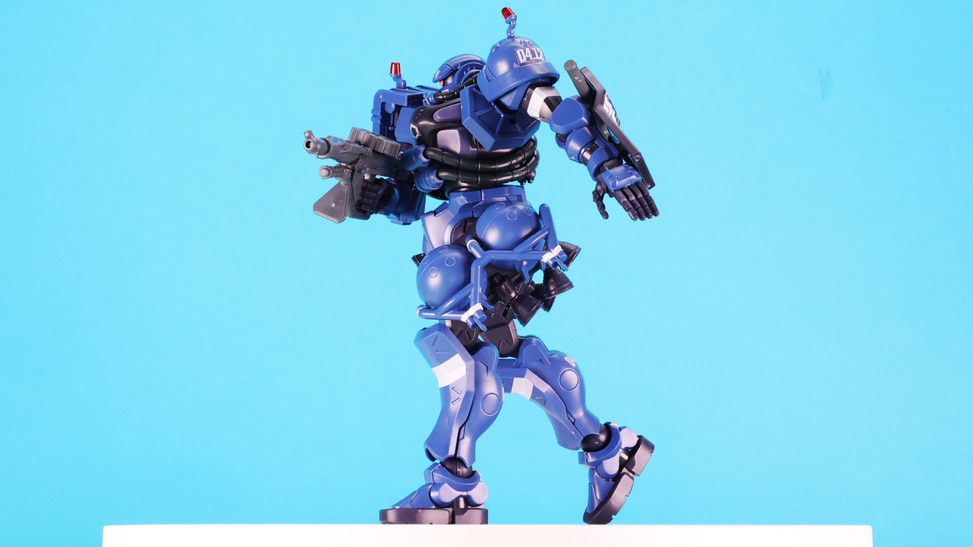 独特の威圧感で治安を維持する